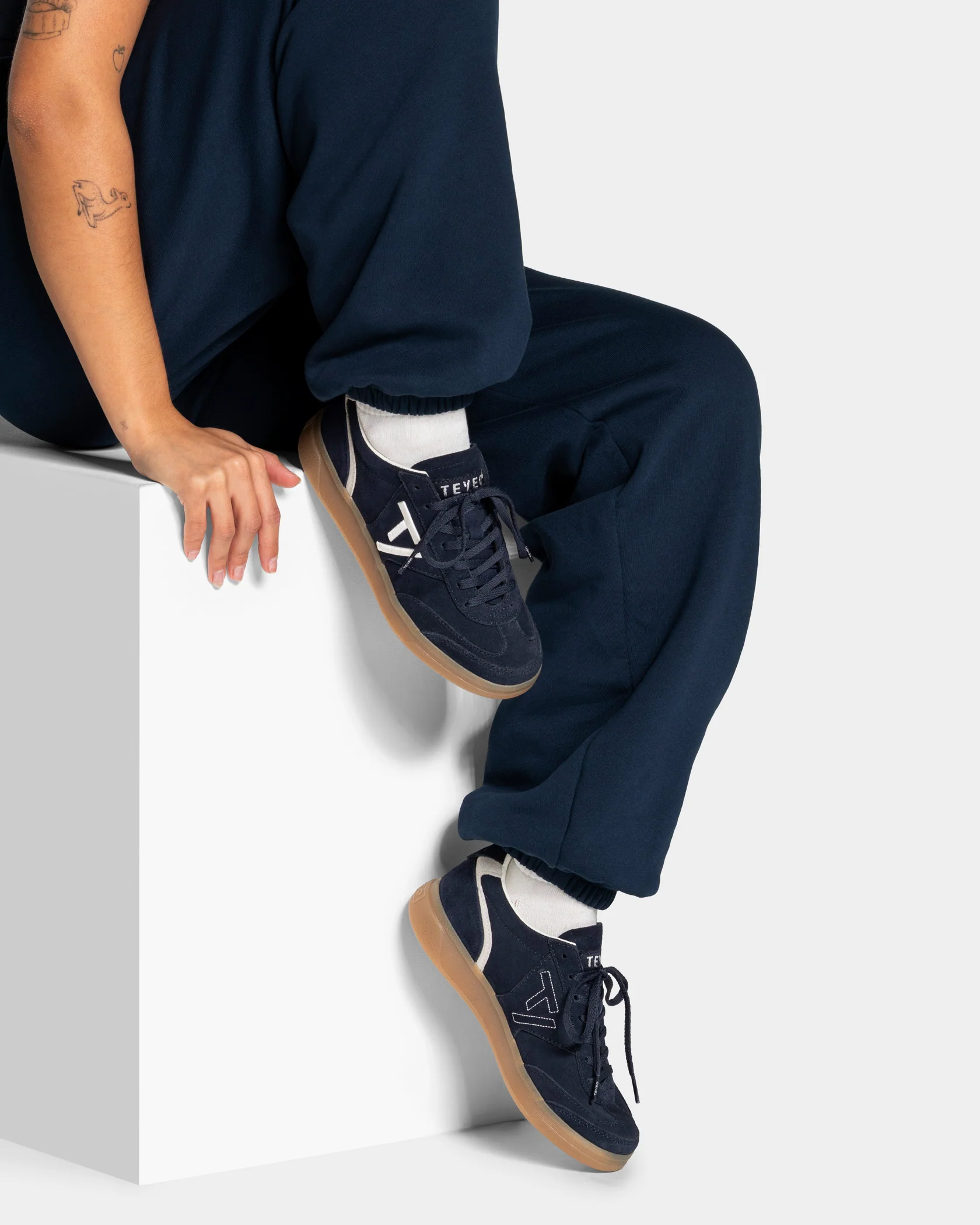Classic Sneaker Women "Midnight - Off White" - Image 3