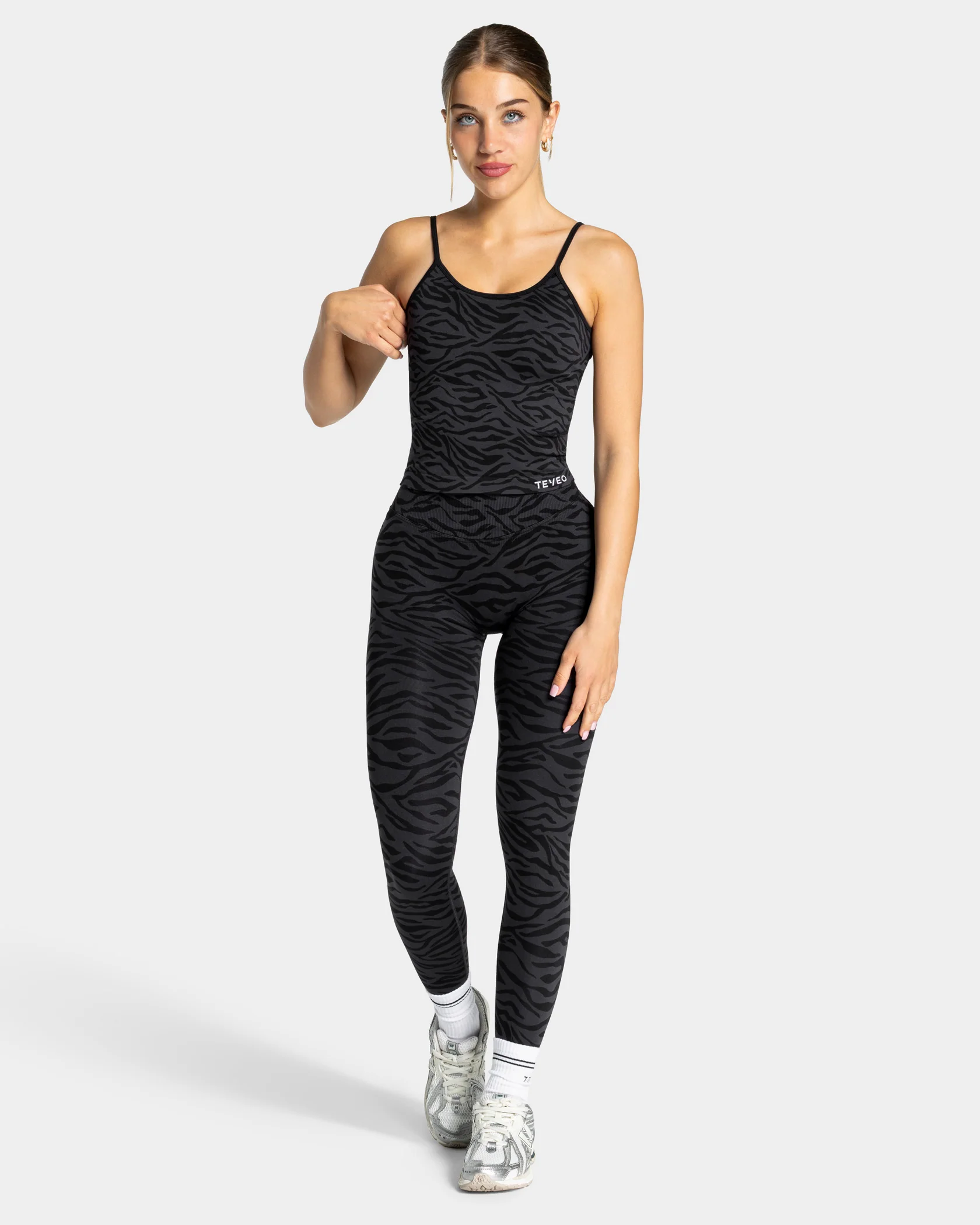 Contrastline Sculpt Scrunch Leggings "Zebra Schwarz" - Image 3