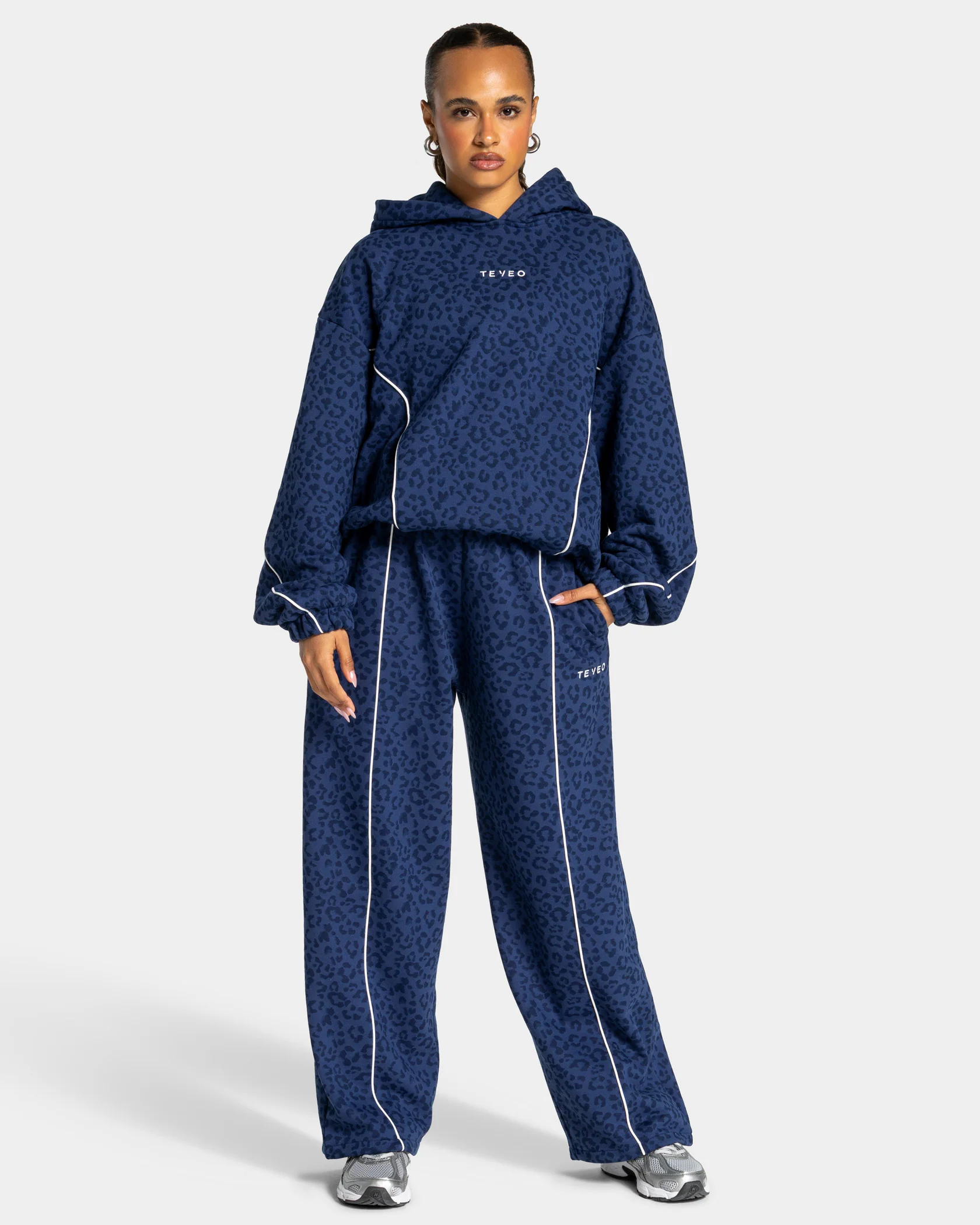Contrastline Hooded Sweater "Leo Dunkelblau" - Image 3
