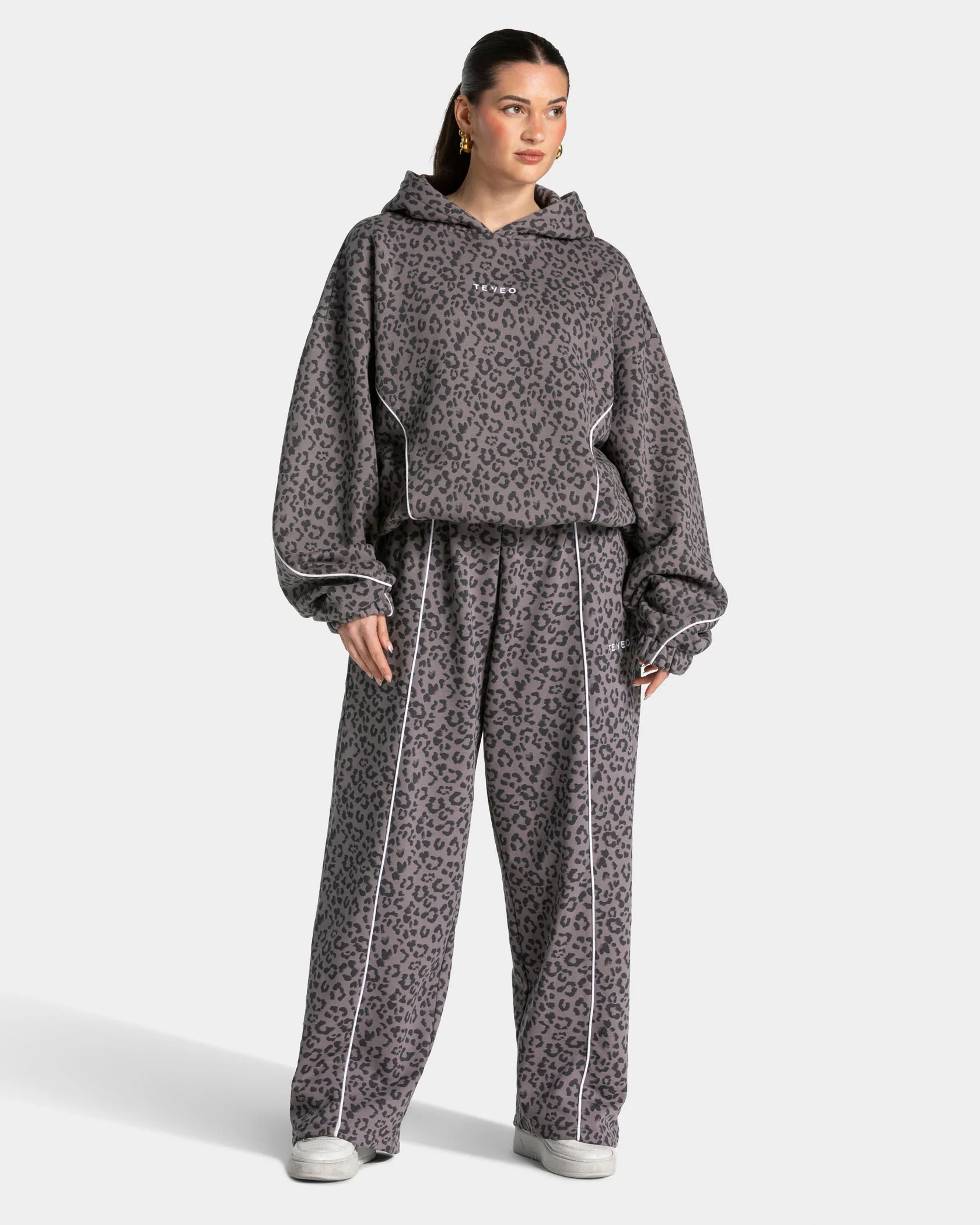 Contrastline Hooded Sweater "Leo Graphit" - Image 3