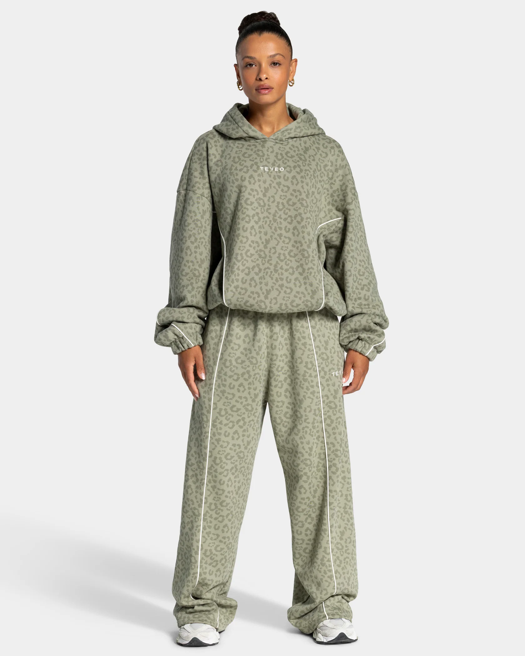 Contrastline Hooded Sweater "Leo Khaki" - Image 3