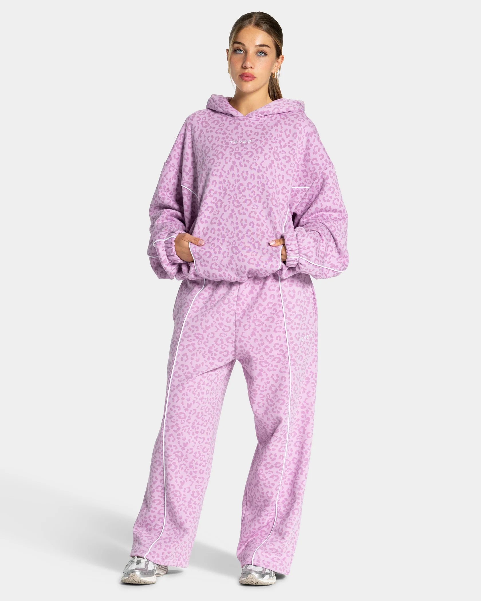 Contrastline Hooded Sweater "Leo Orchid" - Image 3