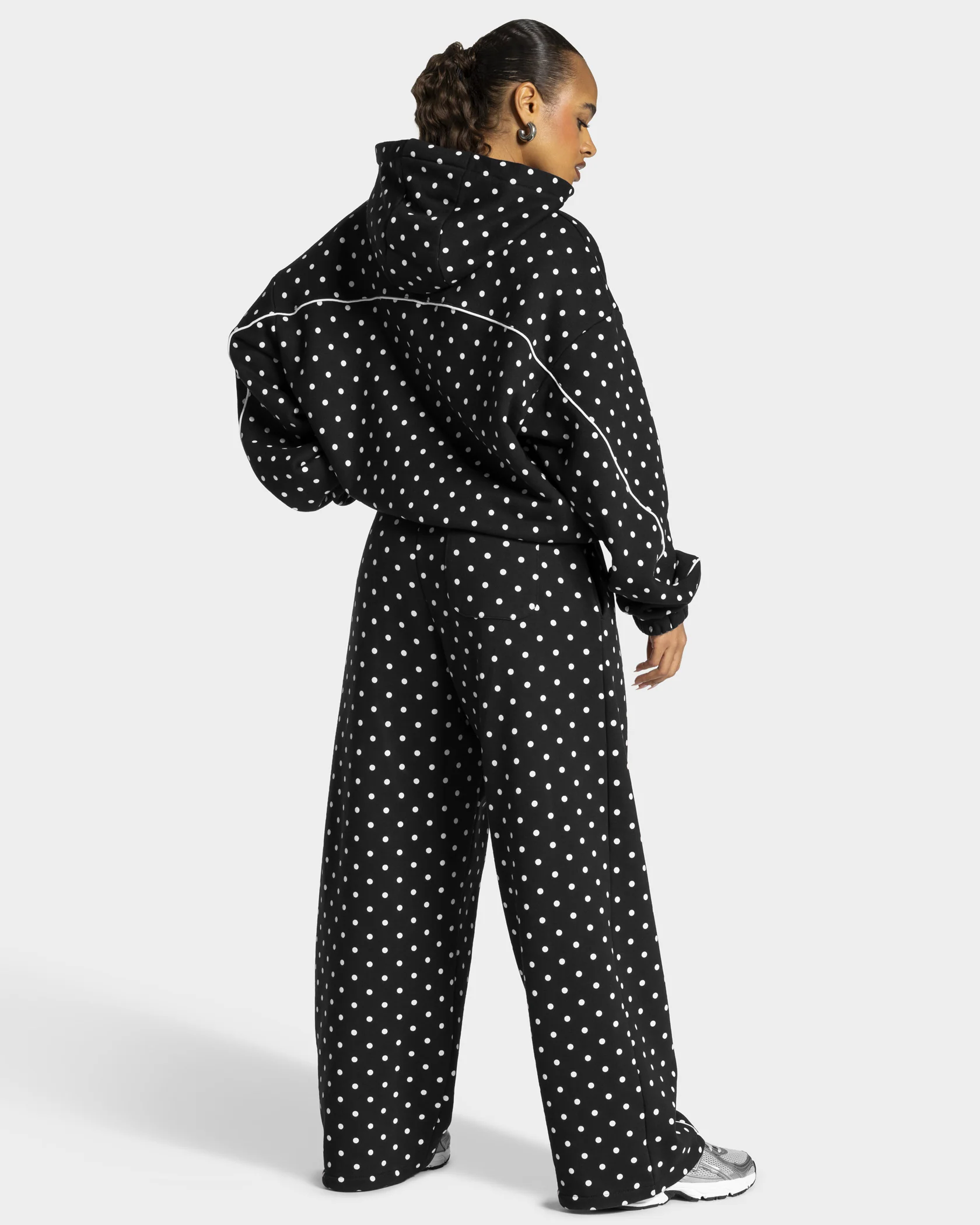 Contrastline Hooded Sweater "Polkadot Schwarz" - Image 5