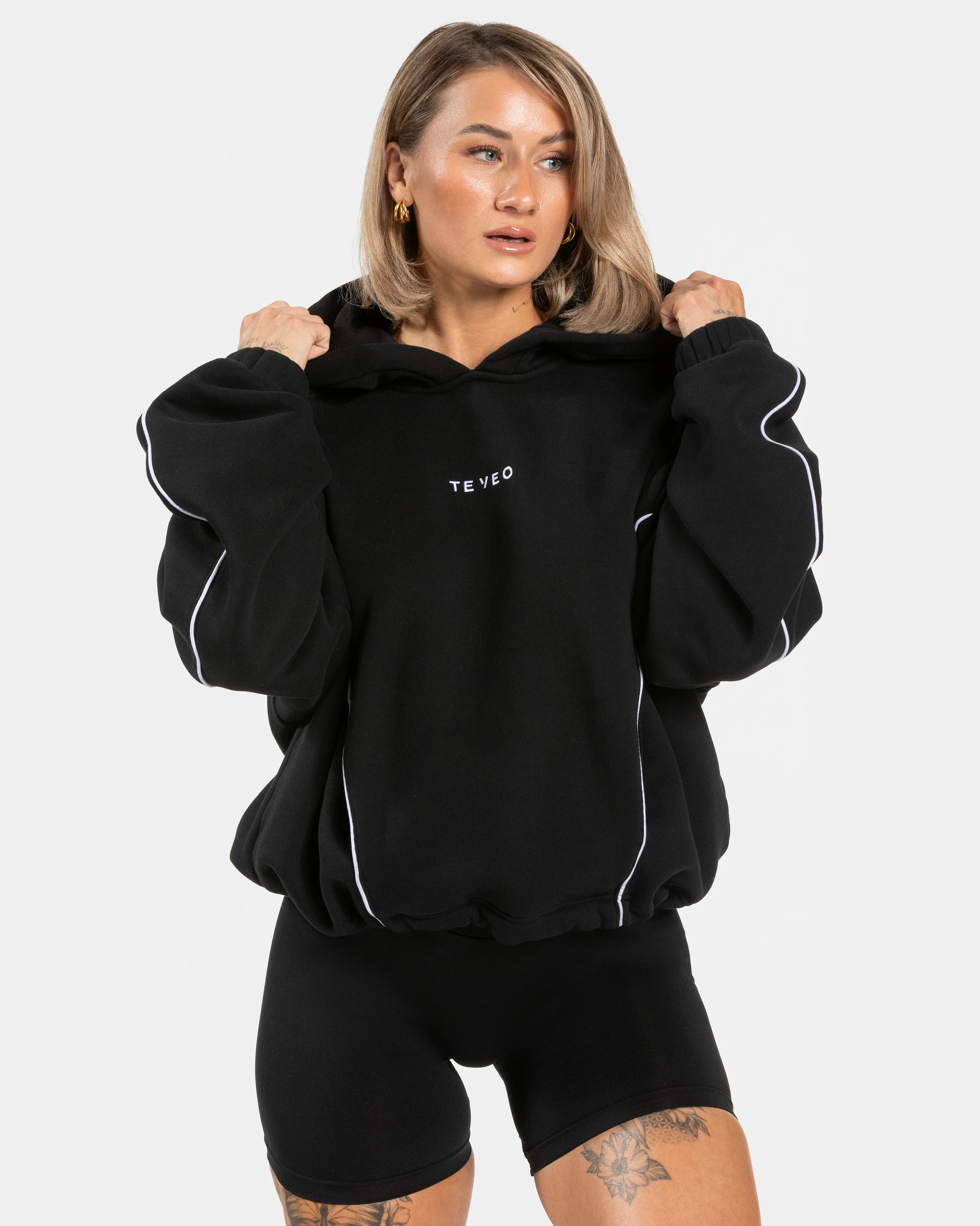 Contrastline Hooded Sweater "Schwarz"