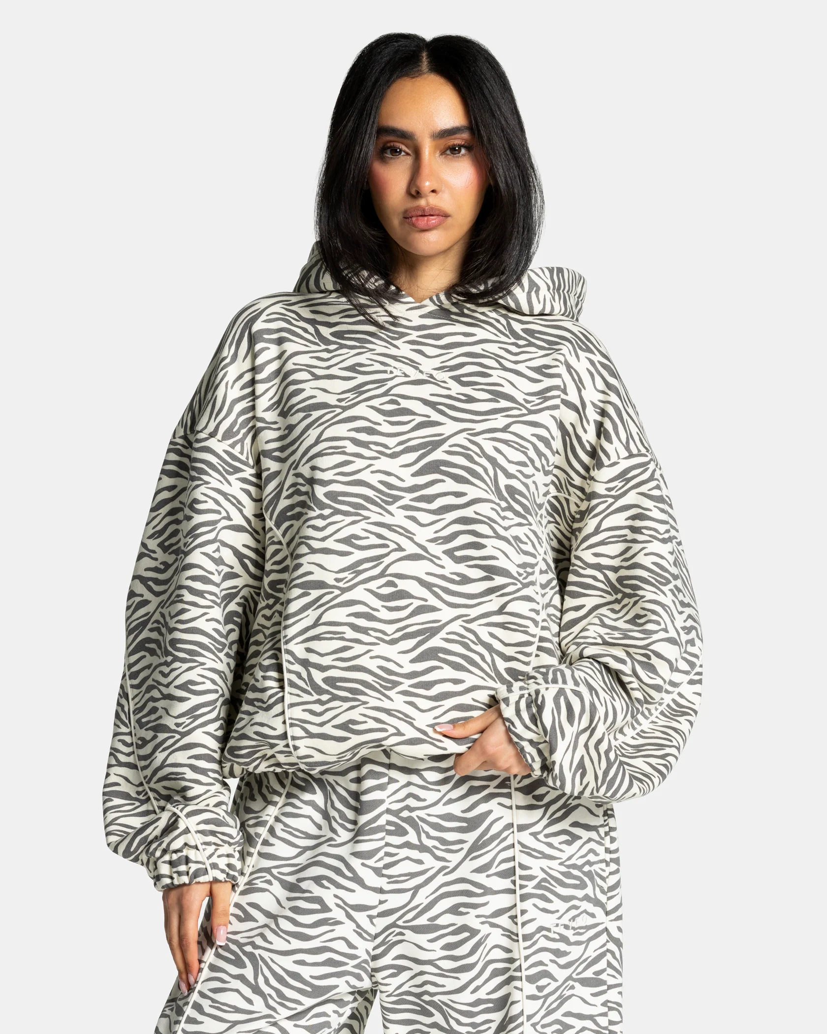 Contrastline Hooded Sweater "Zebra Off White"