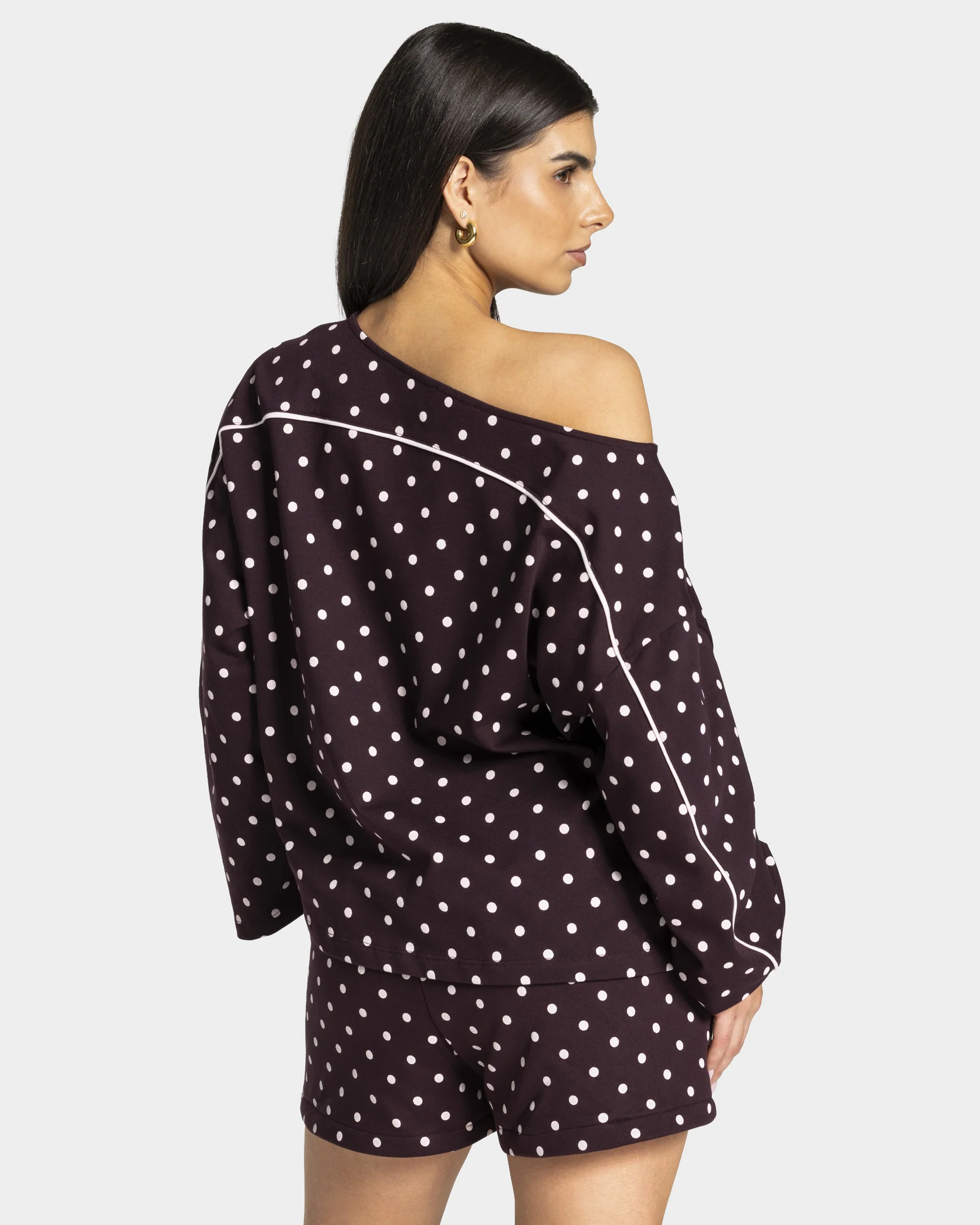 Contrastline Off-Shoulder Longsleeve "Polkadot Merlot" - Image 2