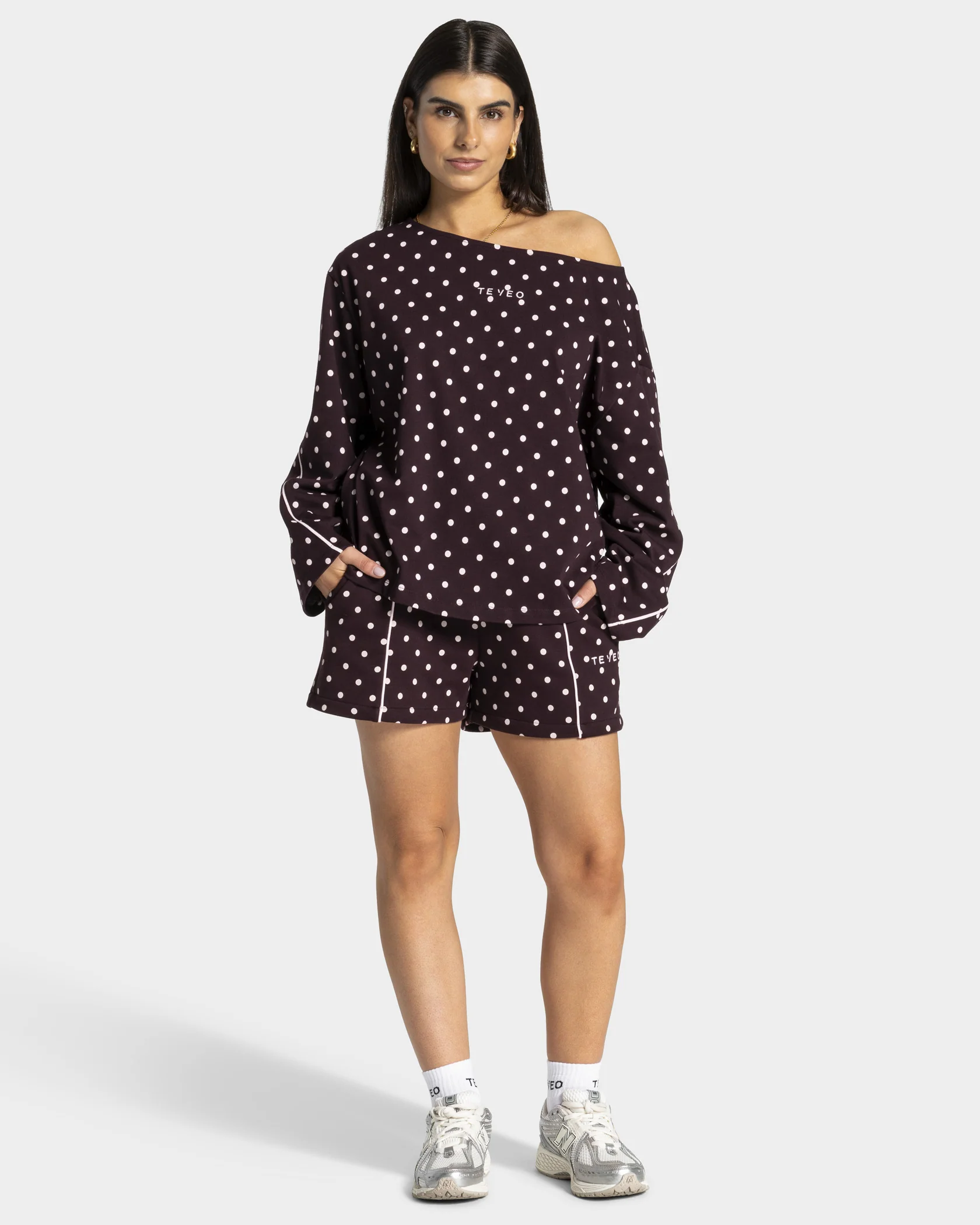 Contrastline Off-Shoulder Longsleeve "Polkadot Merlot" - Image 3