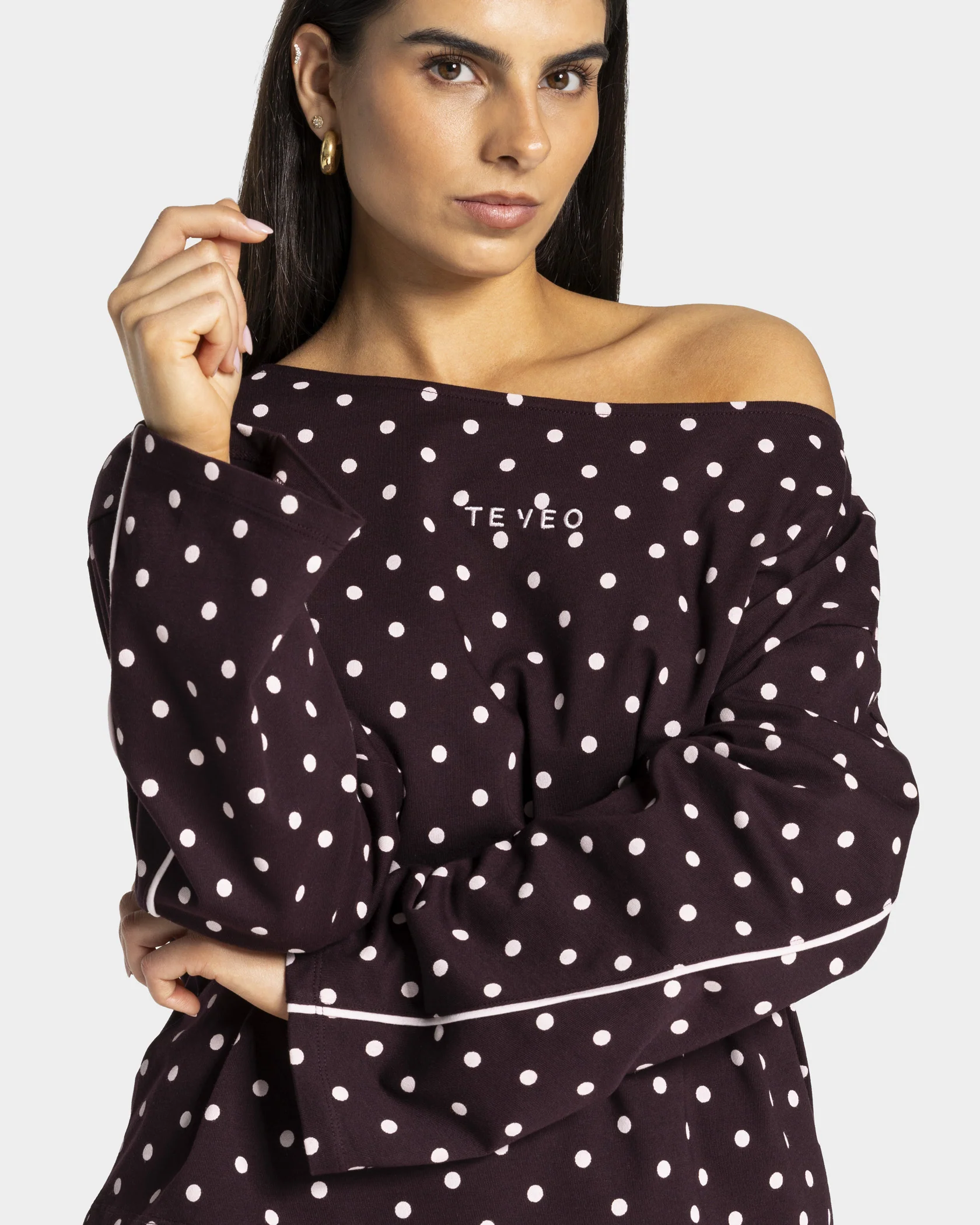 Contrastline Off-Shoulder Longsleeve "Polkadot Merlot" - Image 4