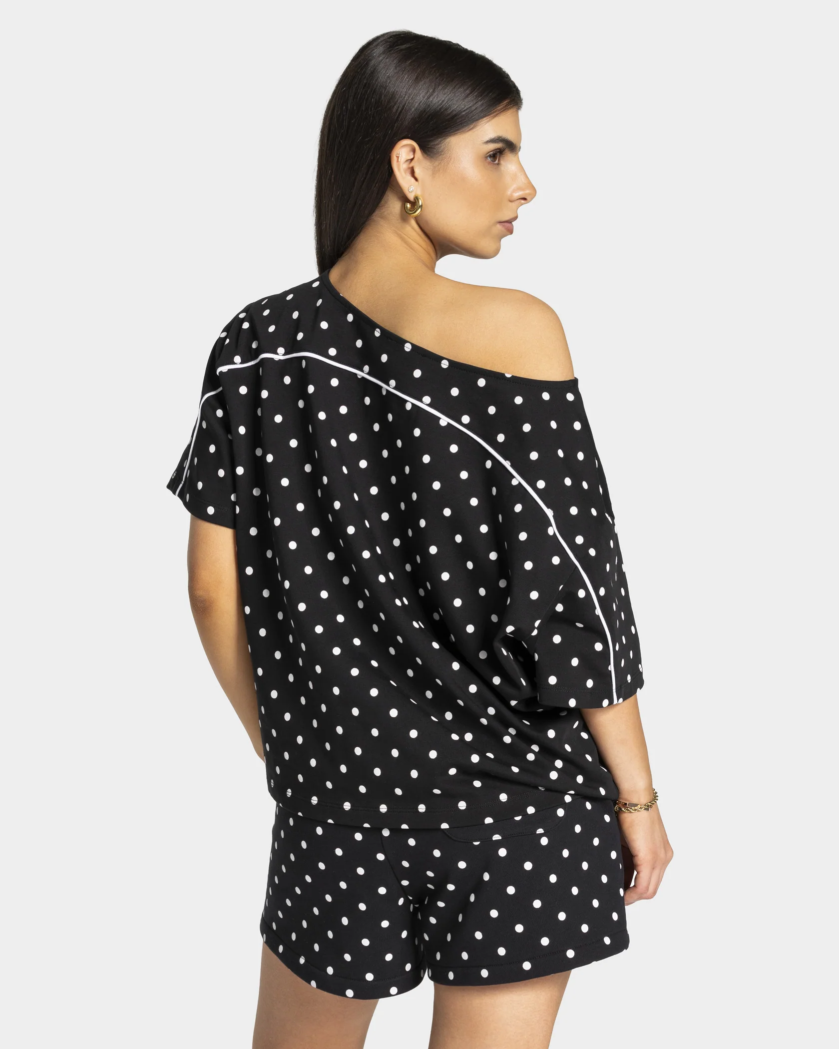 Contrastline Off-Shoulder T-Shirt "Polkadot Schwarz" - Image 2
