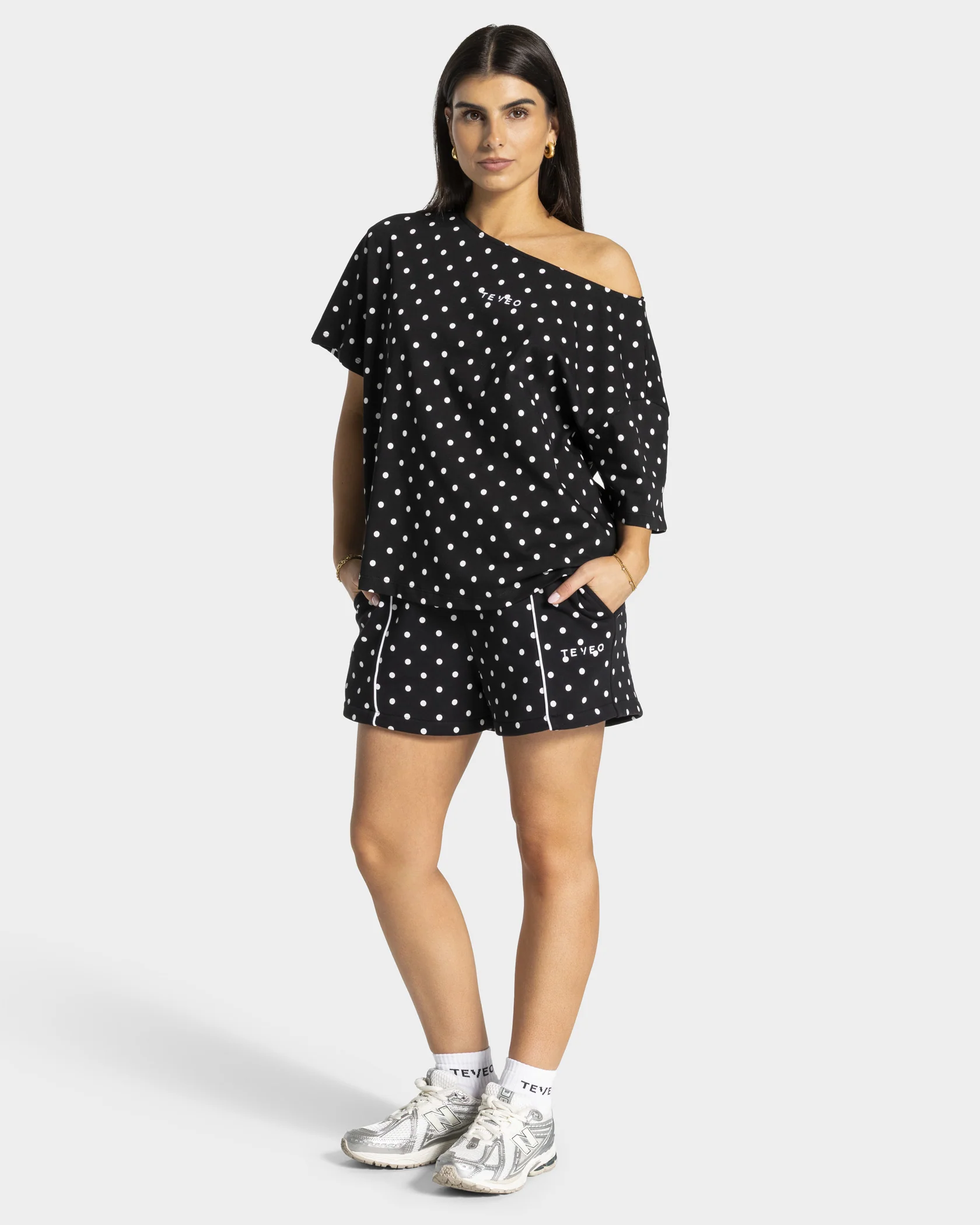 Contrastline Off-Shoulder T-Shirt "Polkadot Schwarz" - Image 3