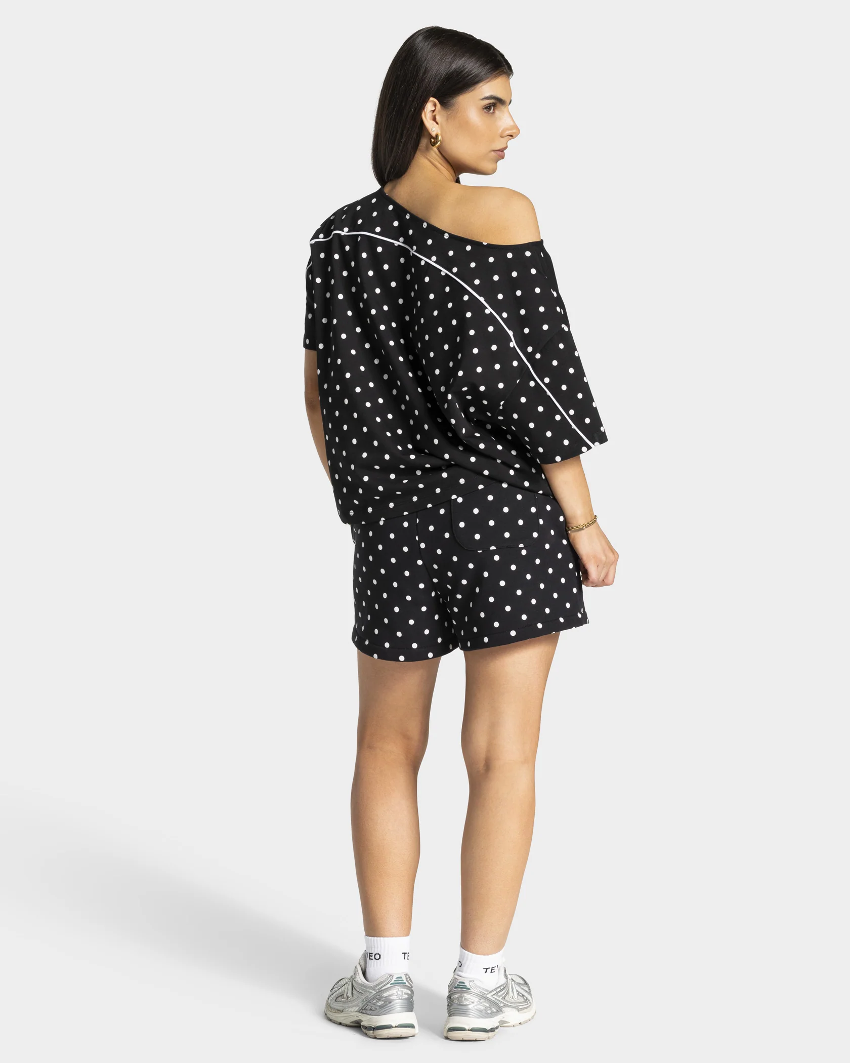 Contrastline Off-Shoulder T-Shirt "Polkadot Schwarz" - Image 5