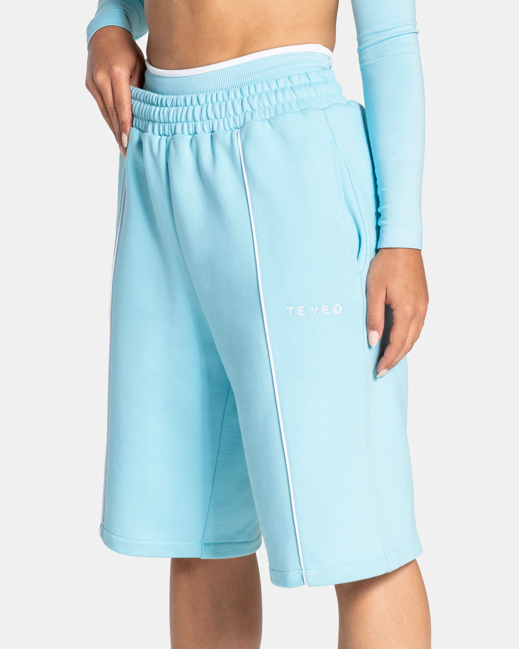Contrastline Oversized Jorts "Arctic Blue" - Image 4