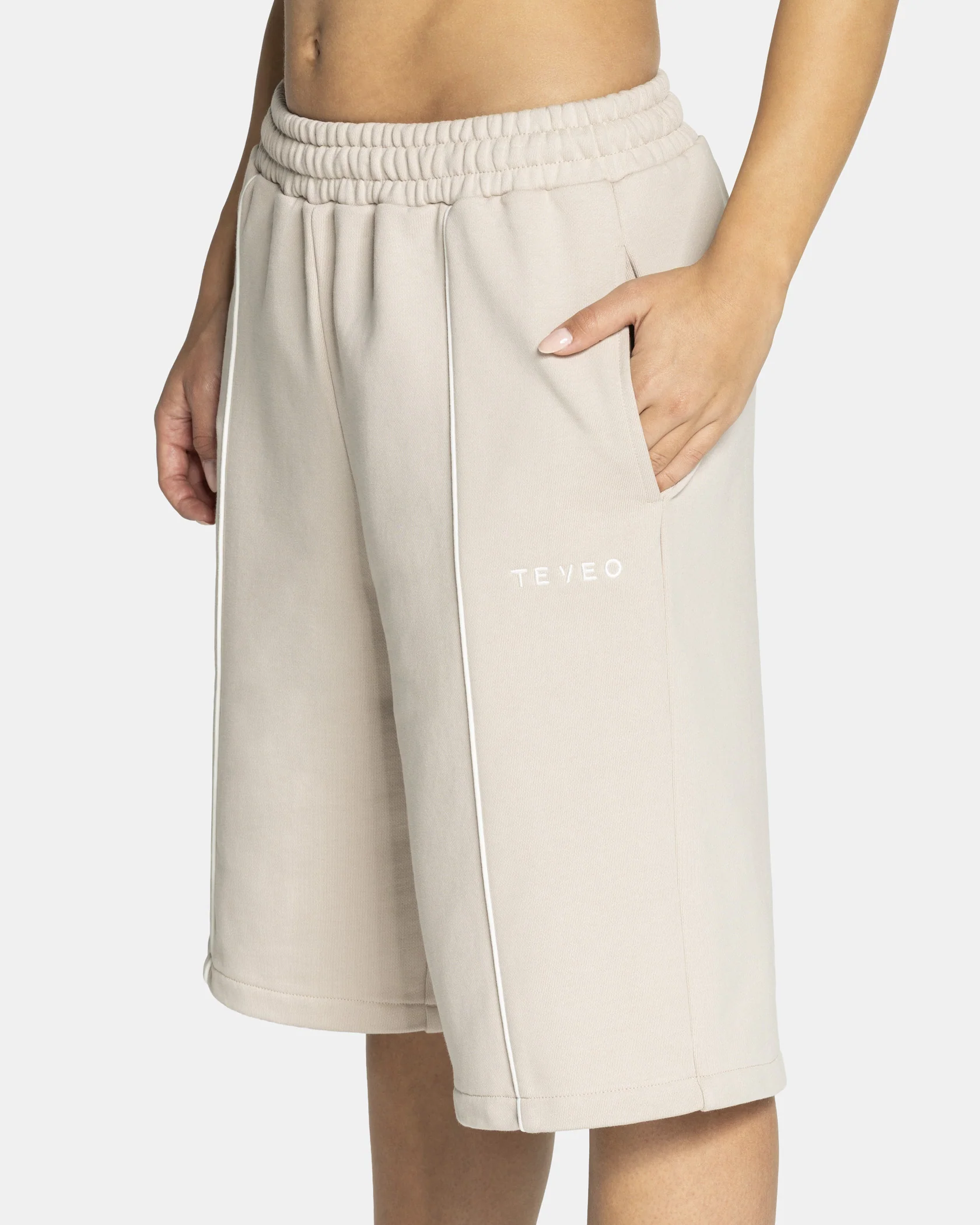 Contrastline Oversized Jorts "Cream" - Image 4