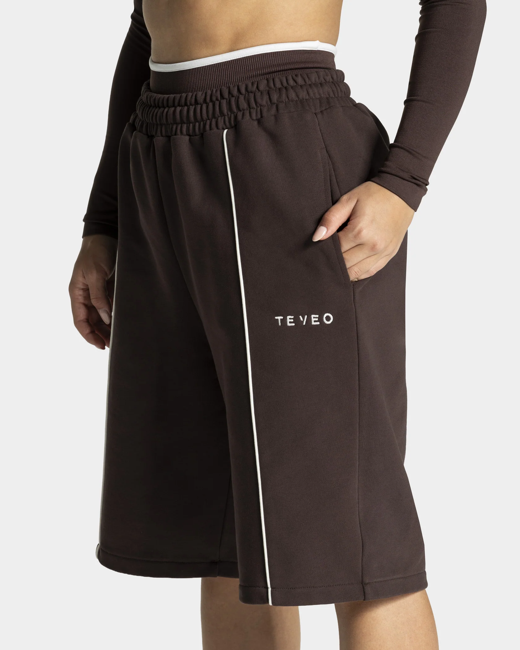 Contrastline Oversized Jorts "Espresso" - Image 4