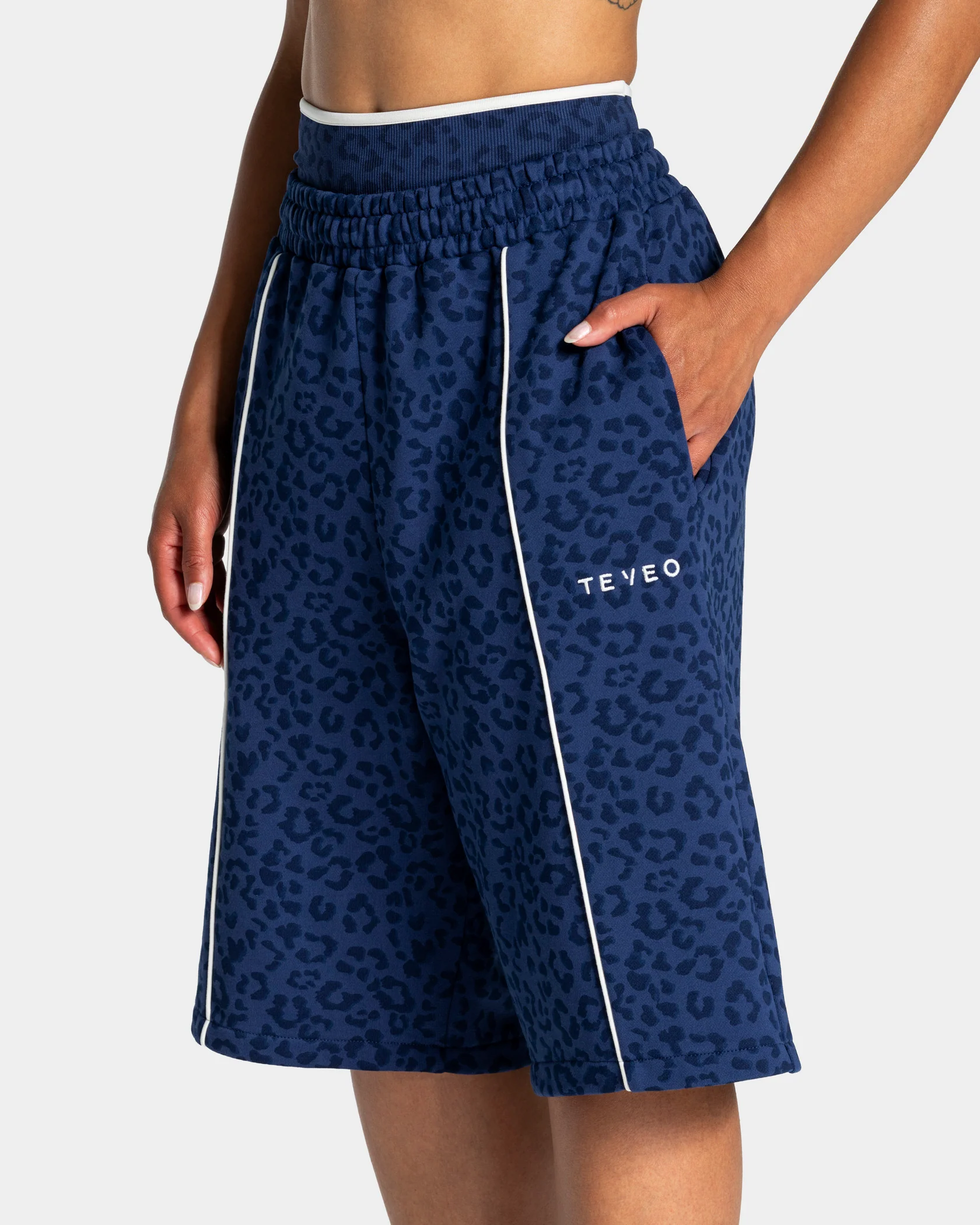 Contrastline Oversized Jorts "Leo Dunkelblau" - Image 4