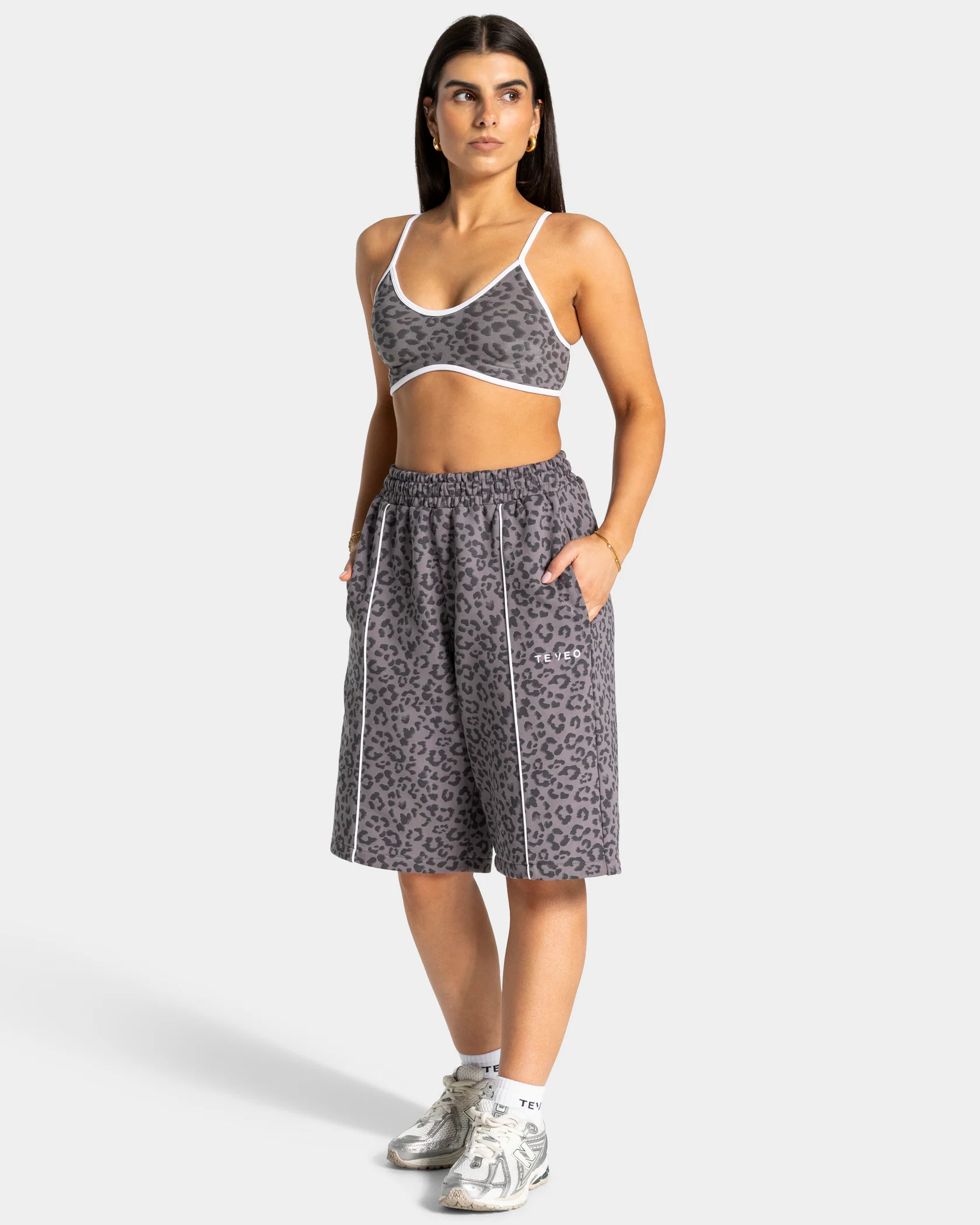 Contrastline Oversized Jorts "Leo Graphit" - Image 3