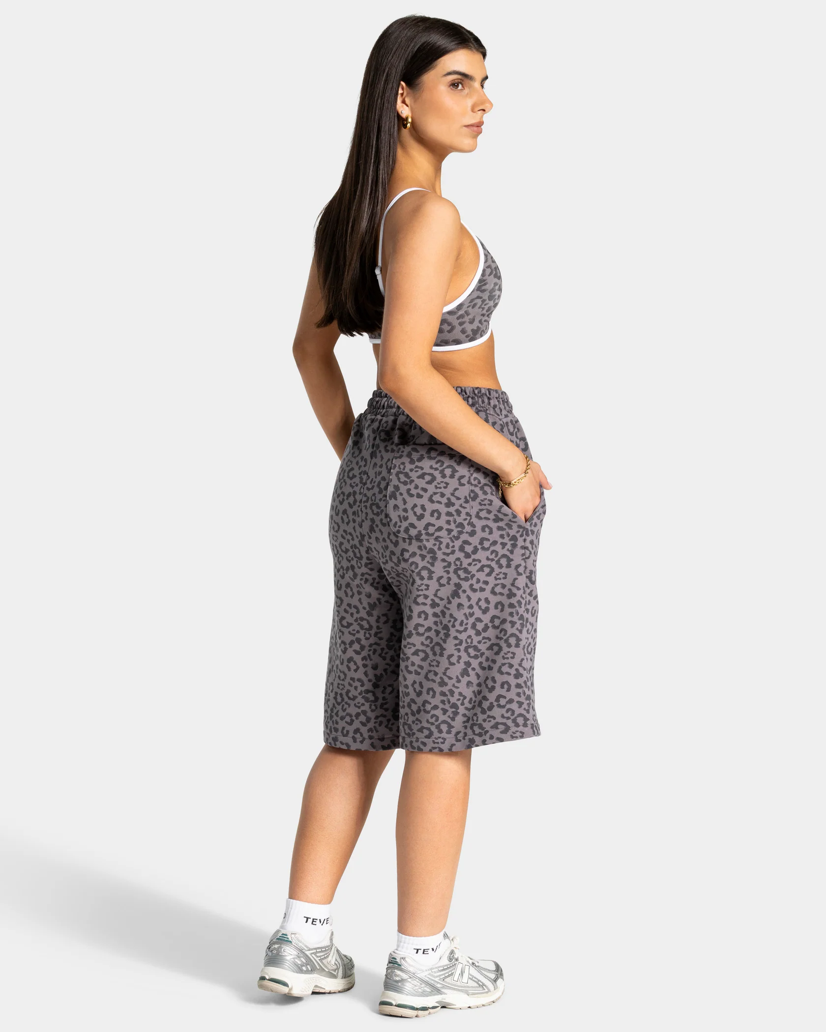 Contrastline Oversized Jorts "Leo Graphit" - Image 5