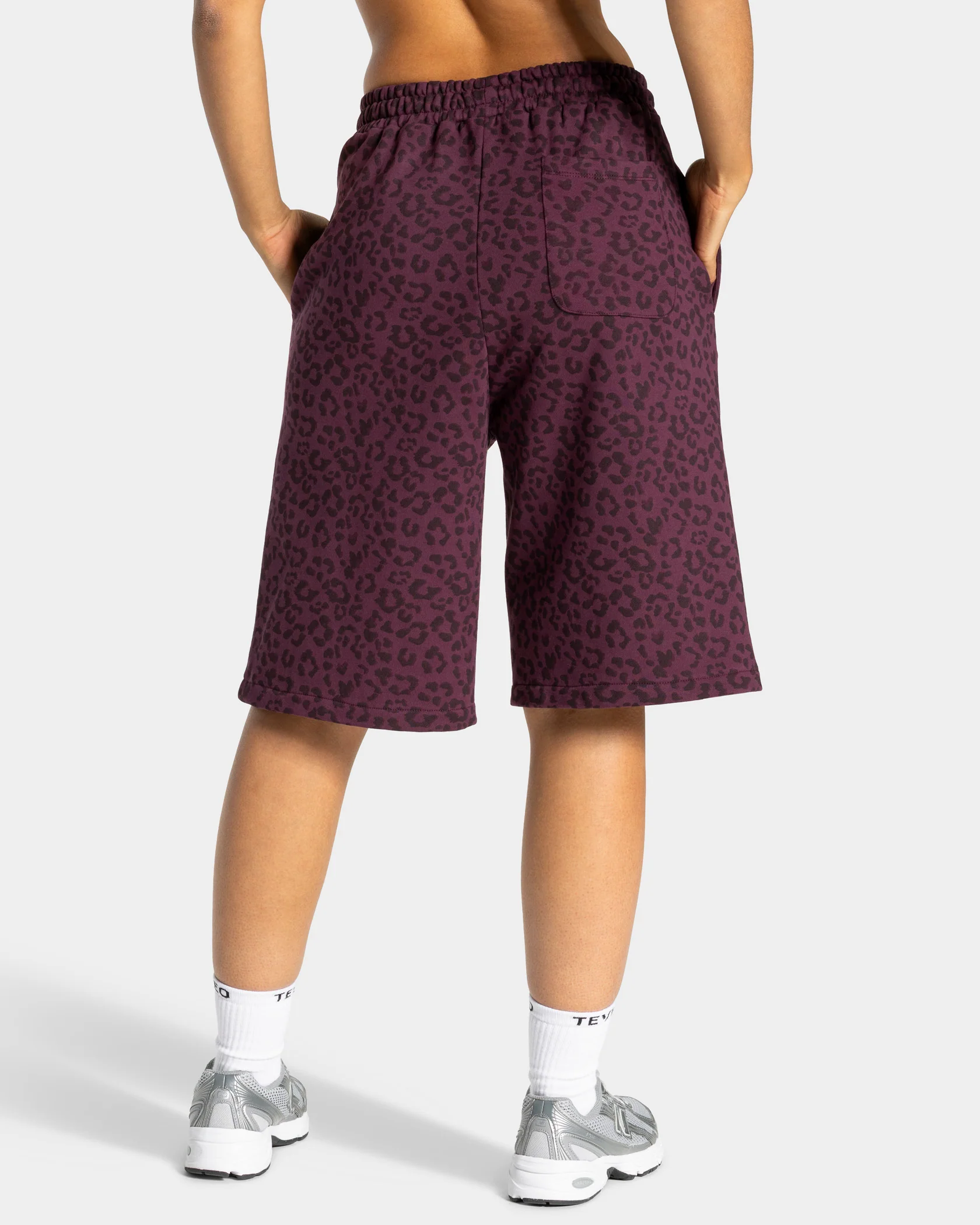 Contrastline Oversized Jorts "Leo Merlot" - Image 2