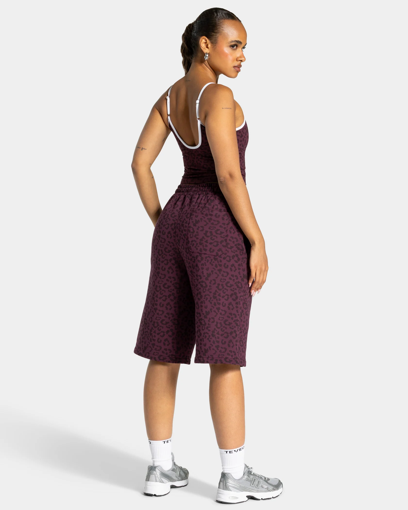 Contrastline Oversized Jorts "Leo Merlot" - Image 3