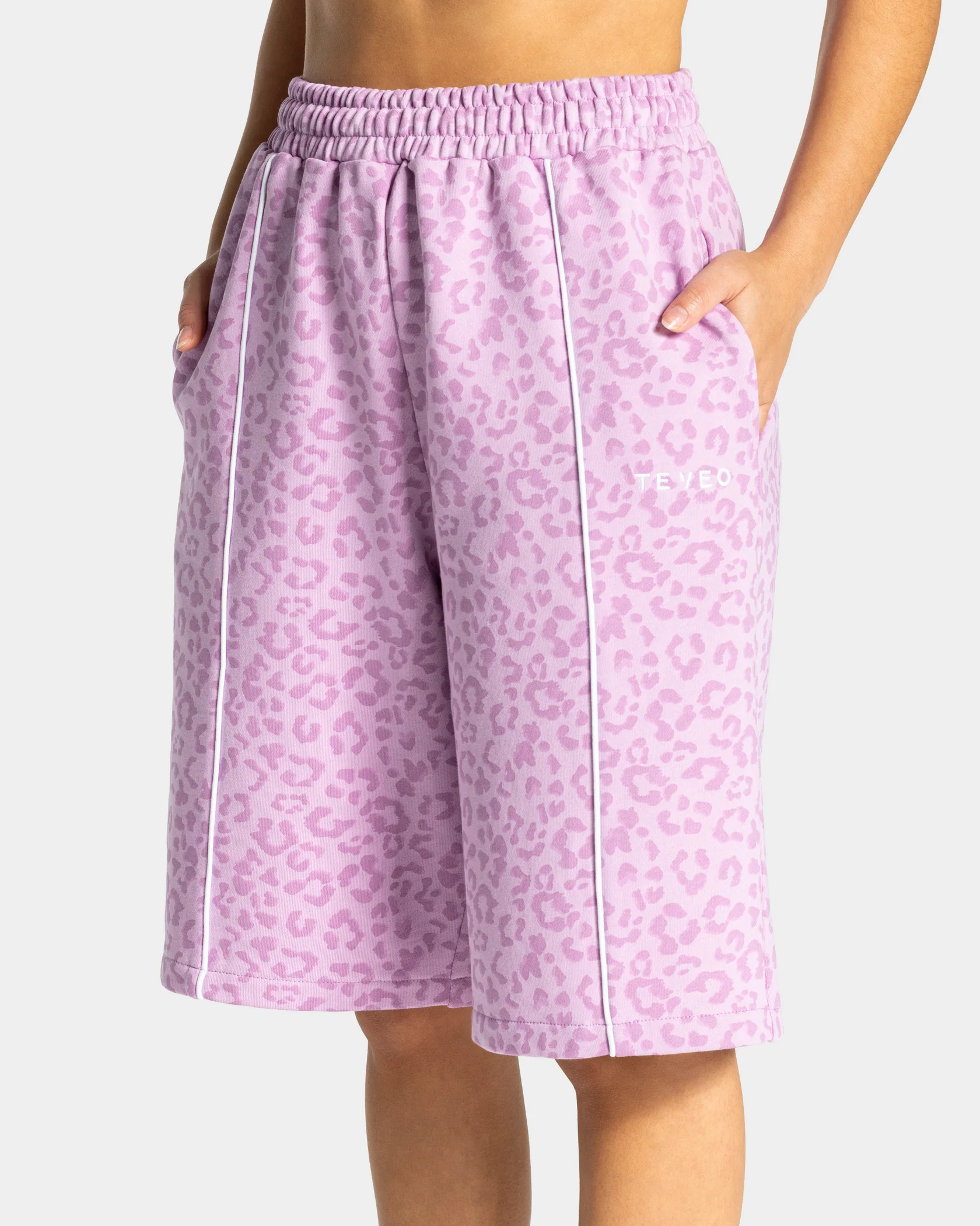 Contrastline Oversized Jorts "Leo Orchid" - Image 4