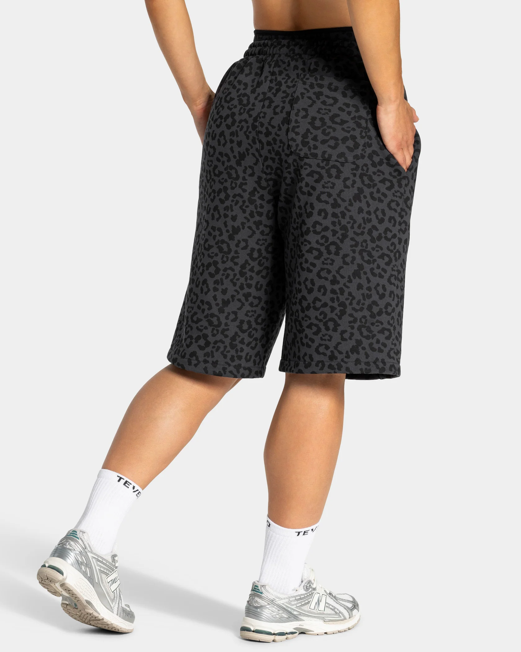 Contrastline Oversized Jorts "Leo Schwarz" - Image 2
