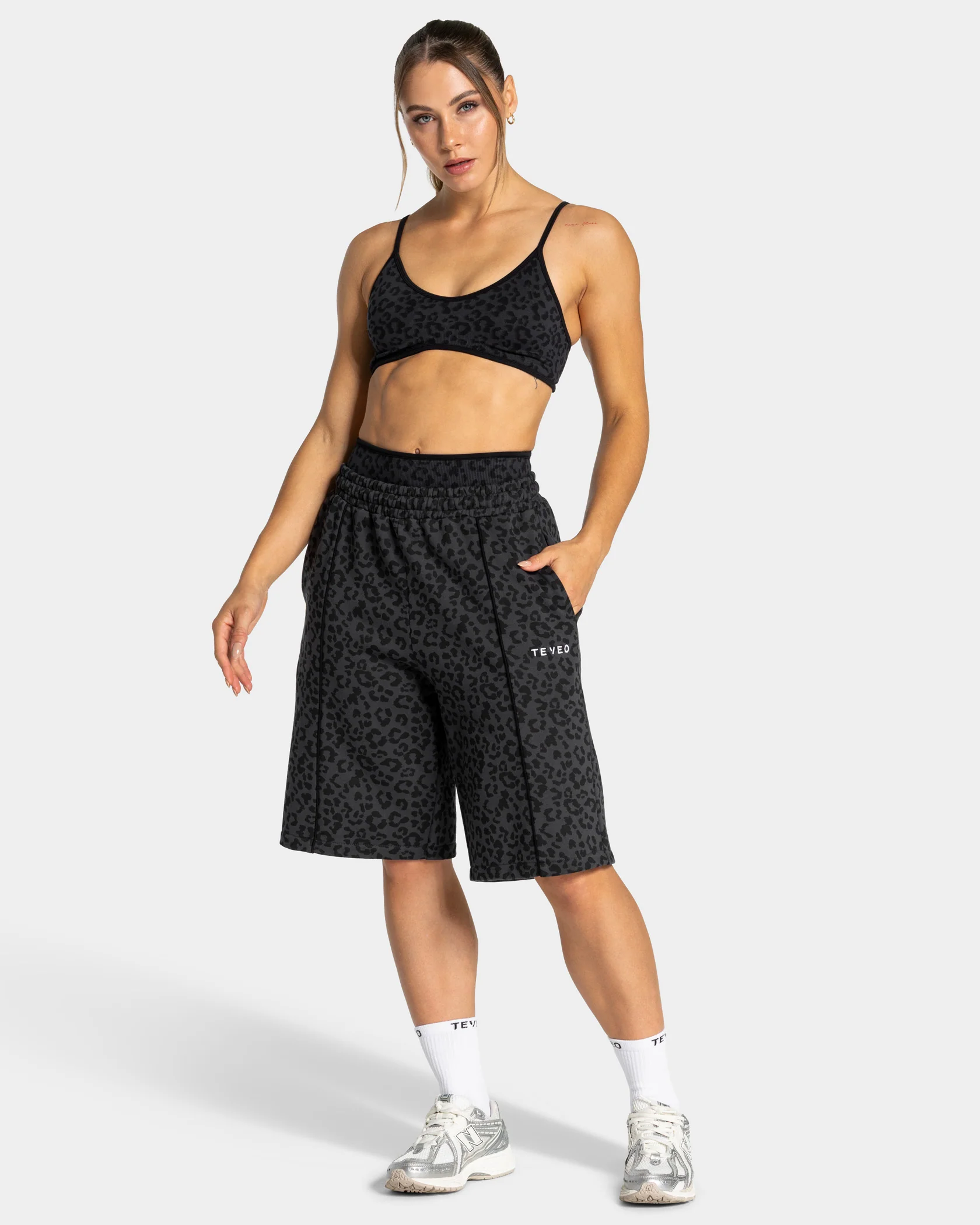 Contrastline Oversized Jorts "Leo Schwarz" - Image 3