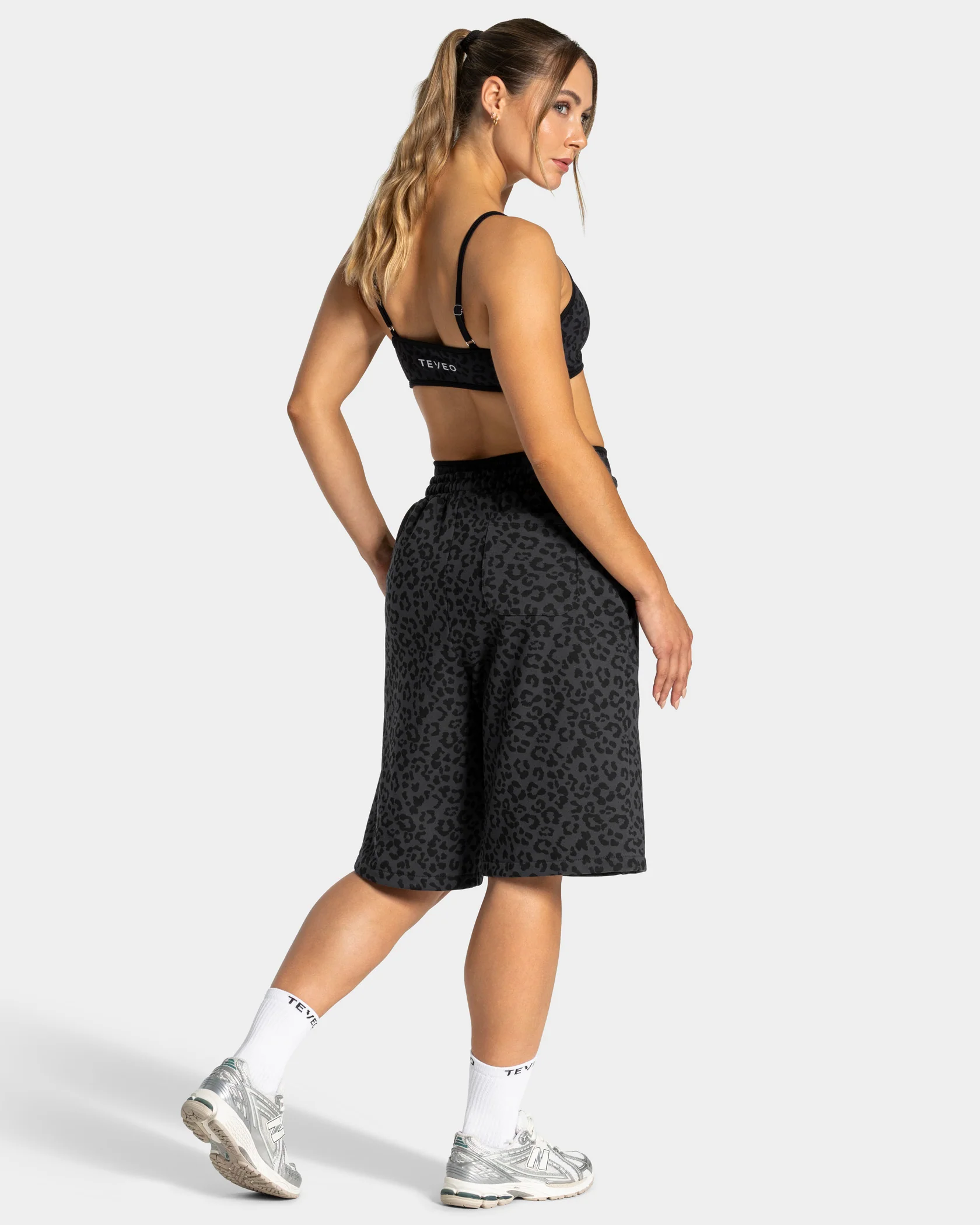 Contrastline Oversized Jorts "Leo Schwarz" - Image 5