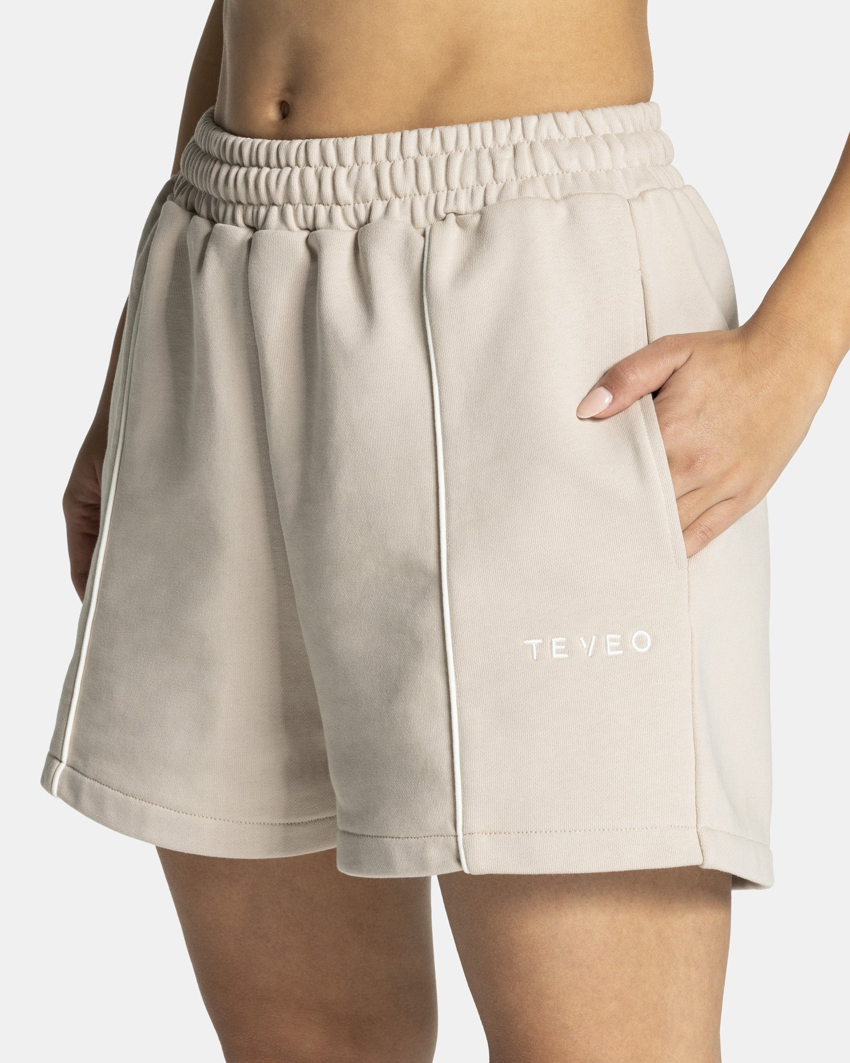 Contrastline Oversized Shorts "Cream" - Image 4
