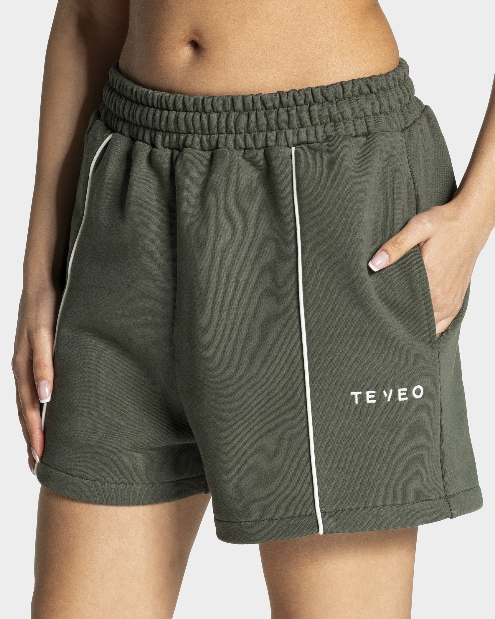 Contrastline Oversized Shorts "Khaki" - Image 4