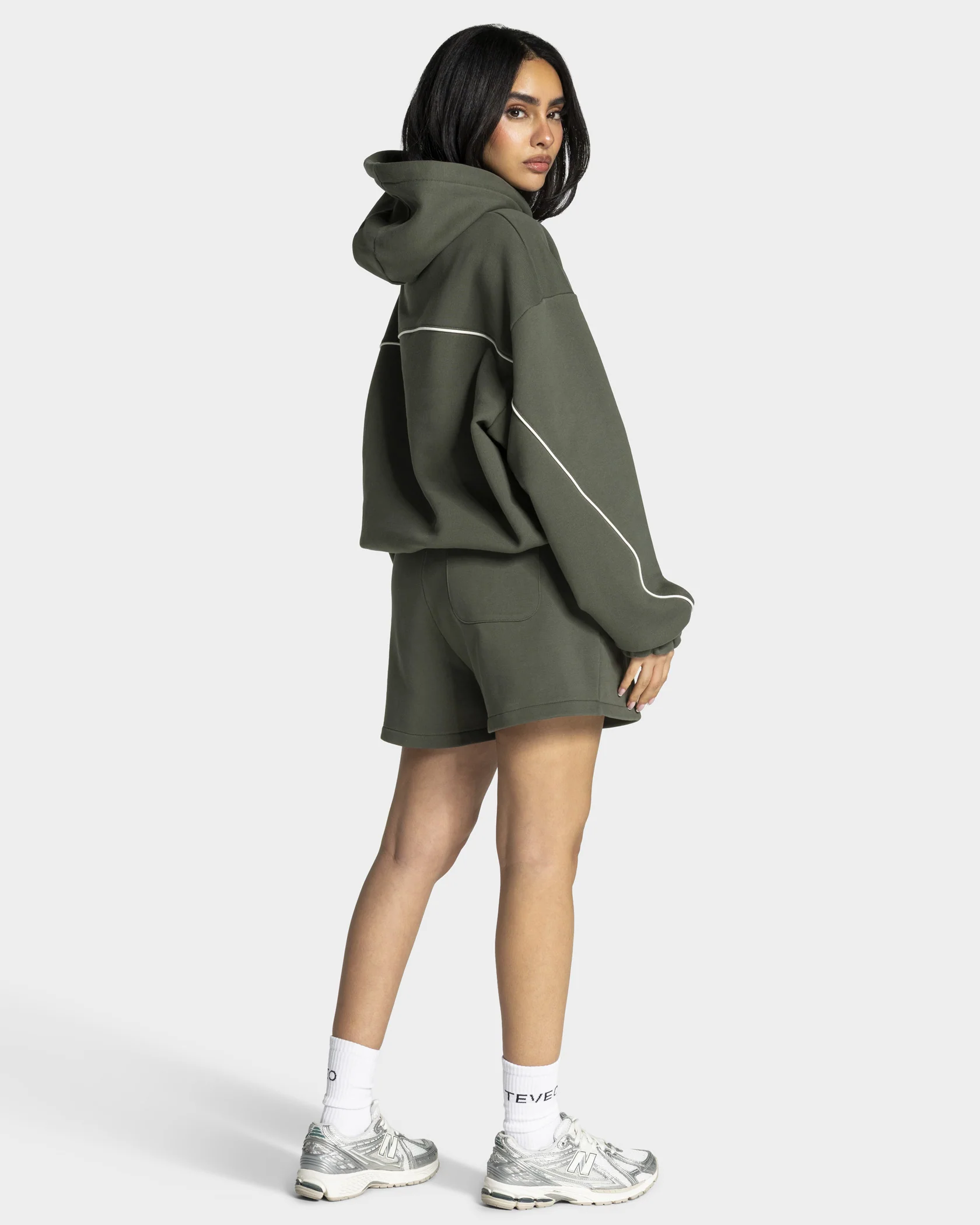 Contrastline Oversized Shorts "Khaki" - Image 5