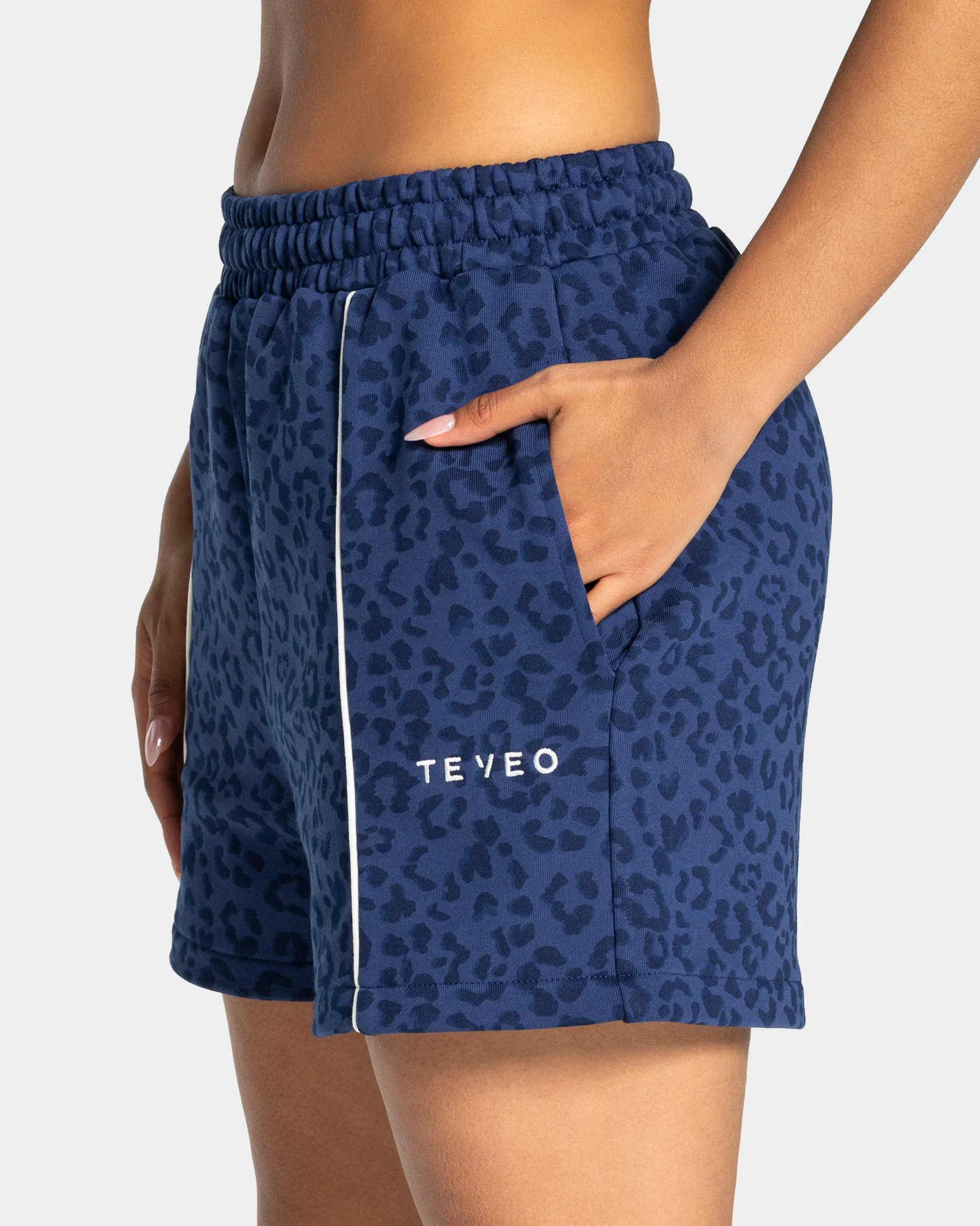 Contrastline Oversized Shorts "Leo Dunkelblau" - Image 4