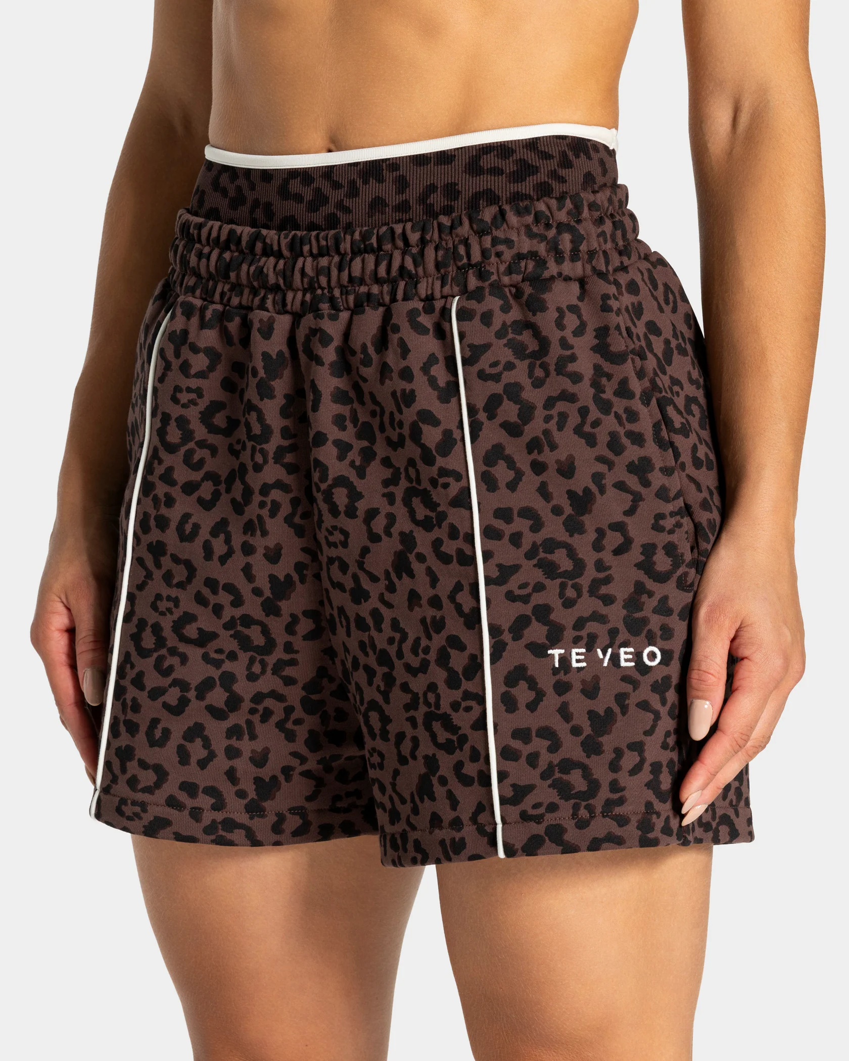Contrastline Oversized Shorts "Leo Espresso" - Image 4
