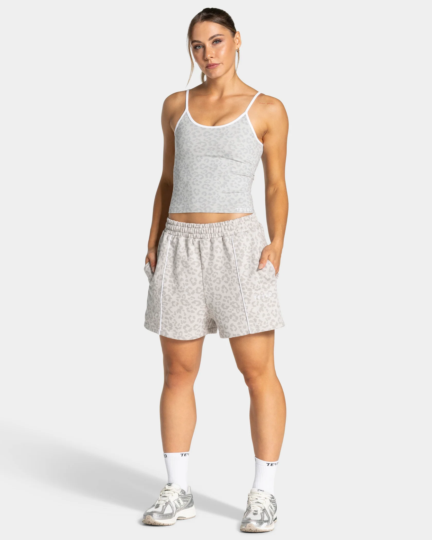 Contrastline Oversized Shorts "Leo Hellgrau" - Image 3