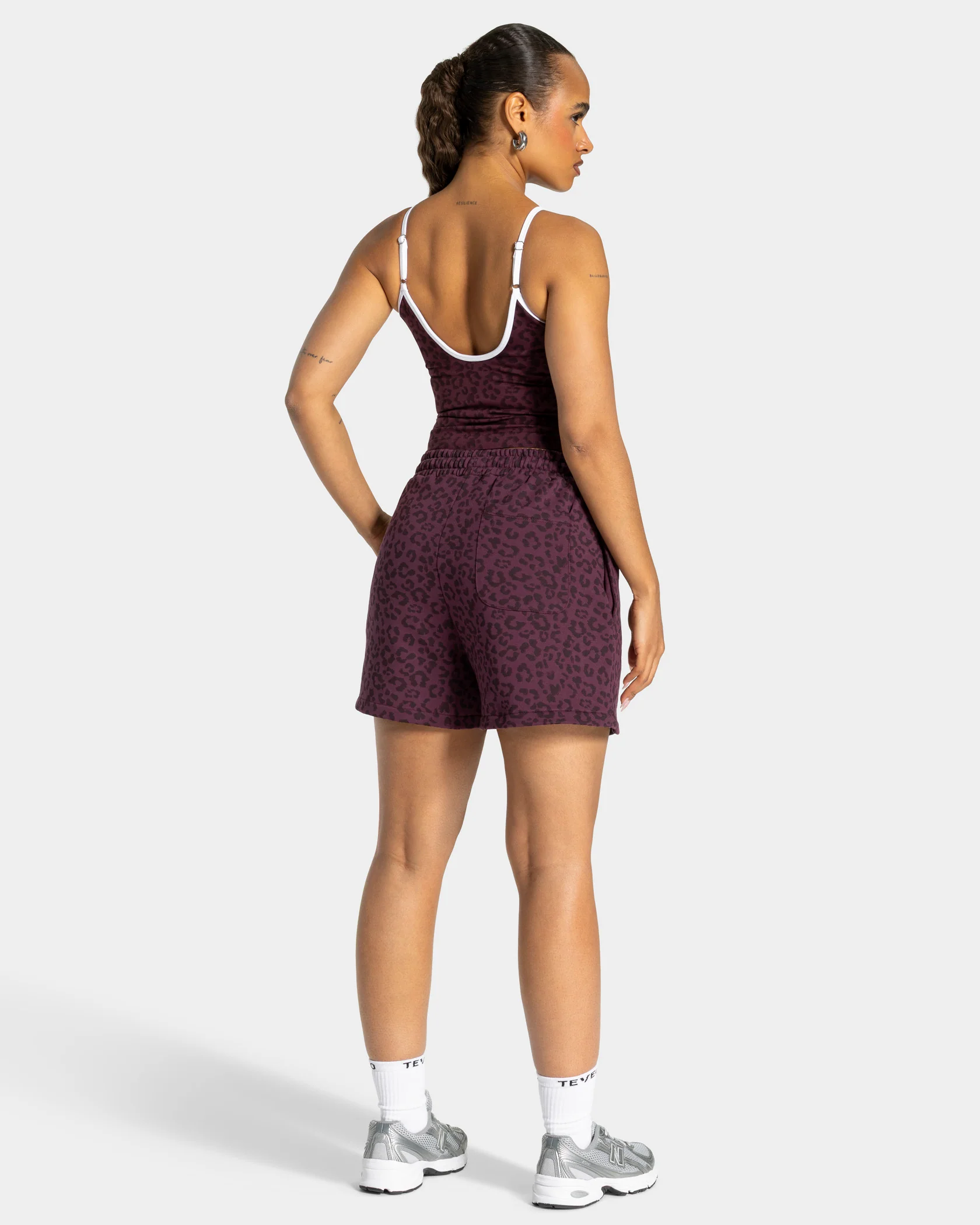 Contrastline Oversized Shorts "Leo Merlot" - Image 3