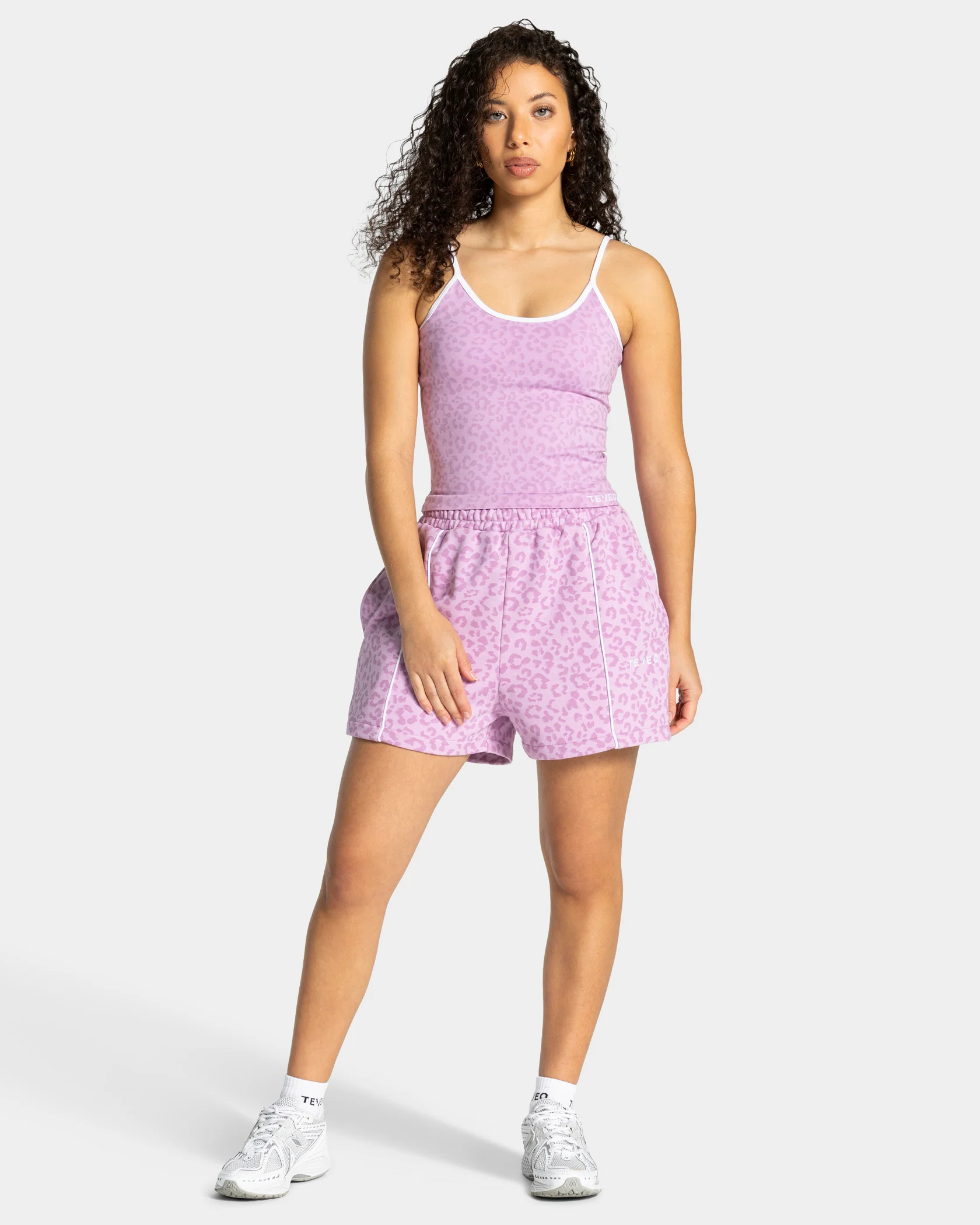 Contrastline Oversized Shorts "Leo Orchid" - Image 3