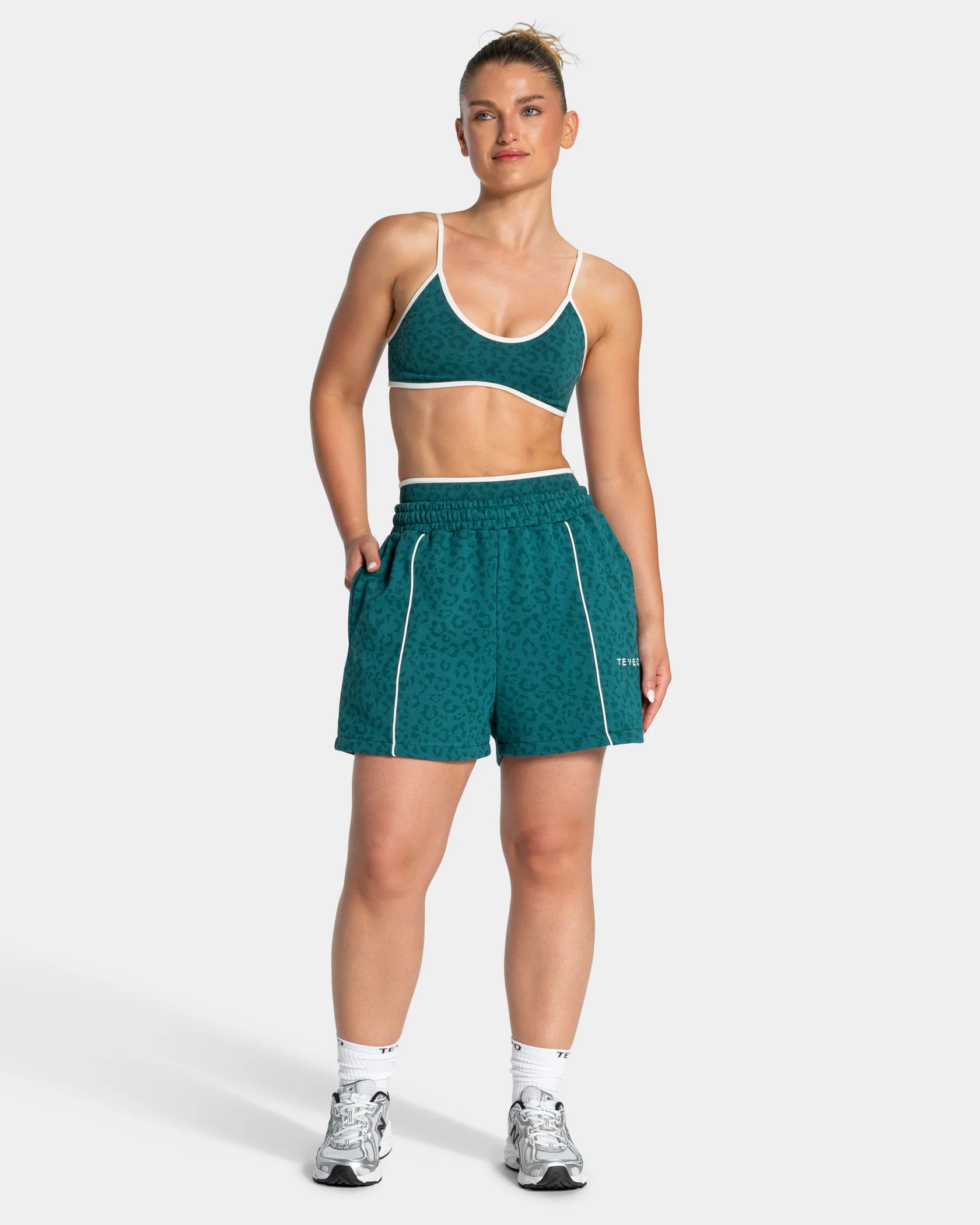 Contrastline Oversized Shorts "Leo Petrol" - Image 3