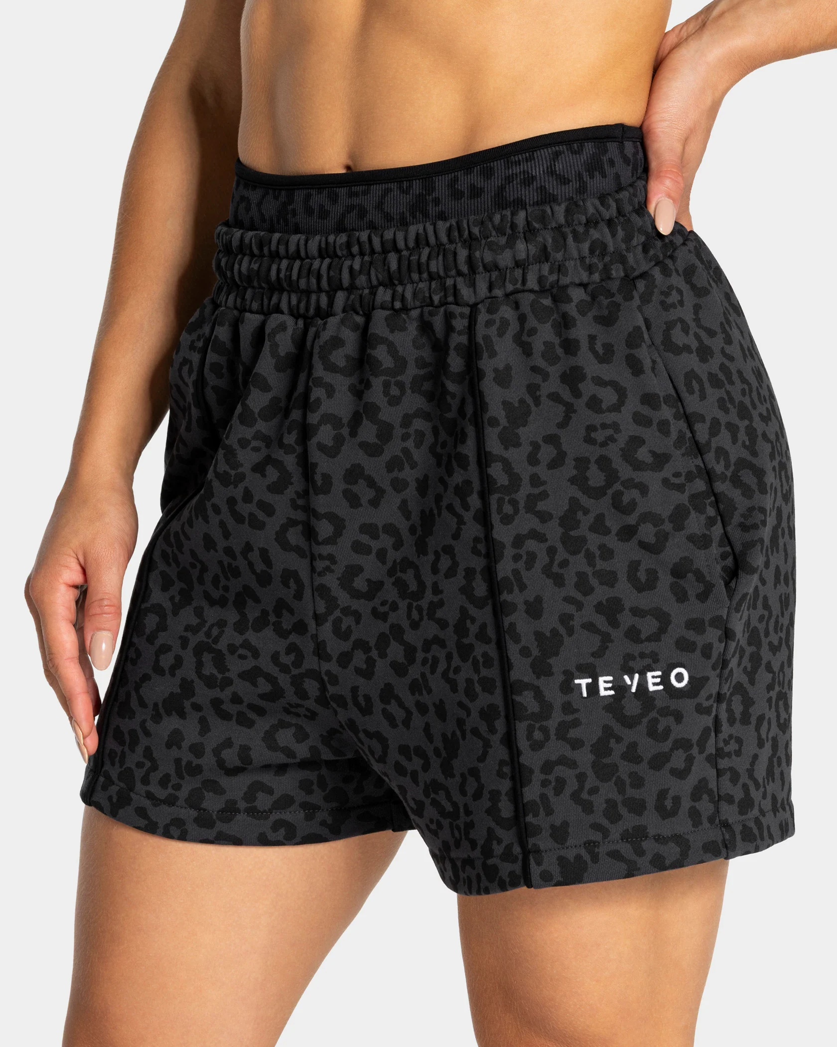 Contrastline Oversized Shorts "Leo Schwarz" - Image 4