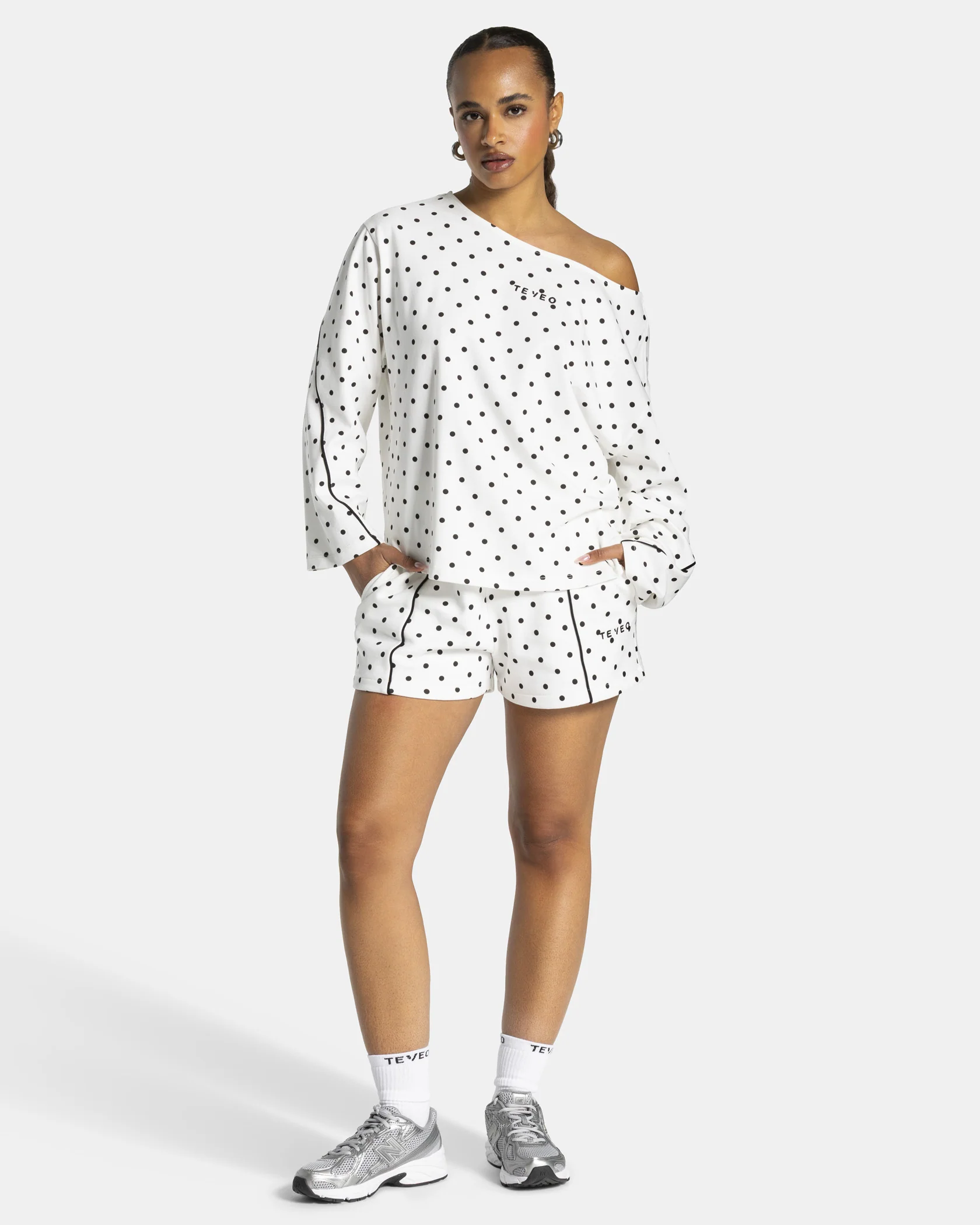 Contrastline Oversized Shorts "Polkadot Weiß" - Image 3