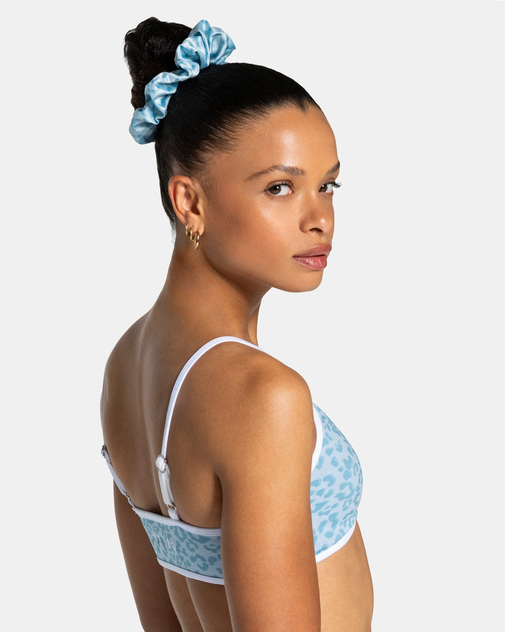 Contrastline Scrunchies (2er-Pack) "Leo - Babyblau" - Image 4