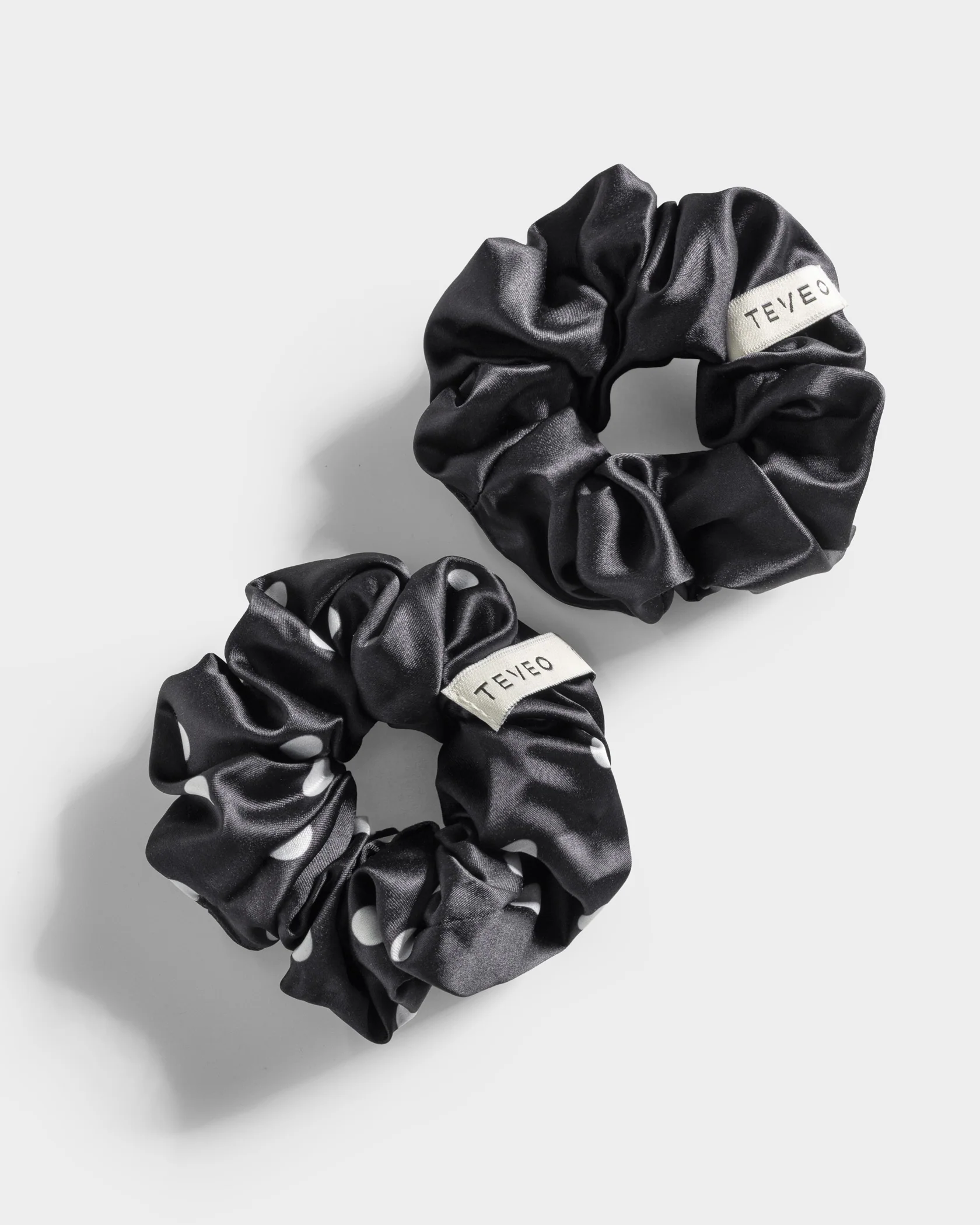 Contrastline Scrunchies (2er-Pack) "Polkadot - Schwarz" - Image 2