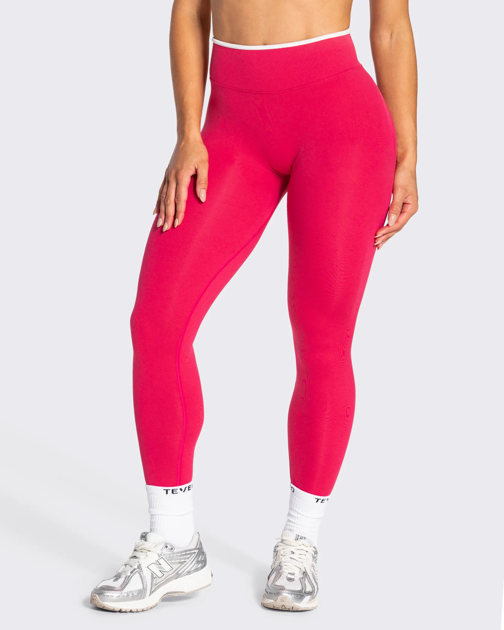 Contrastline Sculpt Scrunch Leggings "Berry" - Image 2