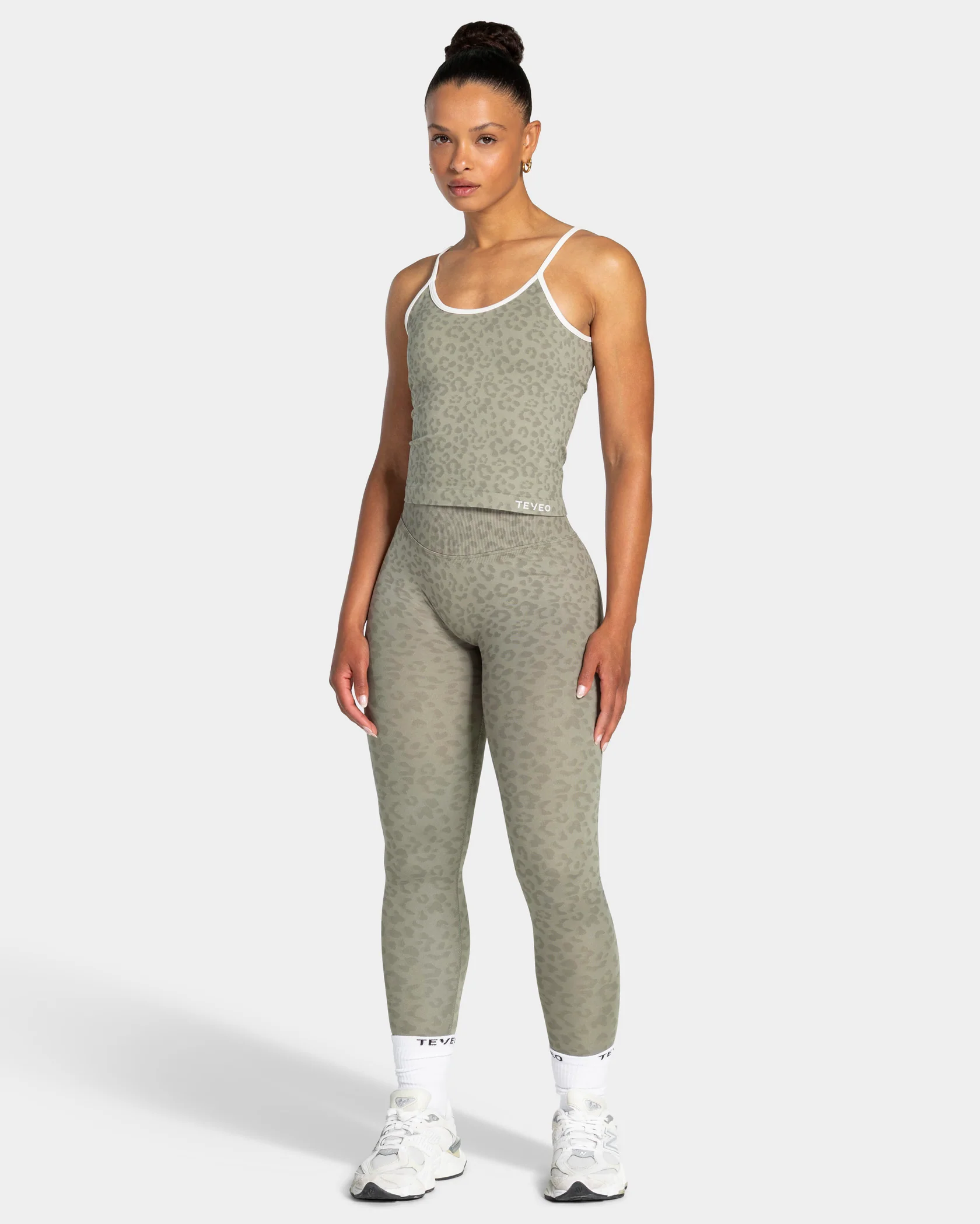 Contrastline Sculpt Scrunch Leggings "Leo Khaki" - Image 3
