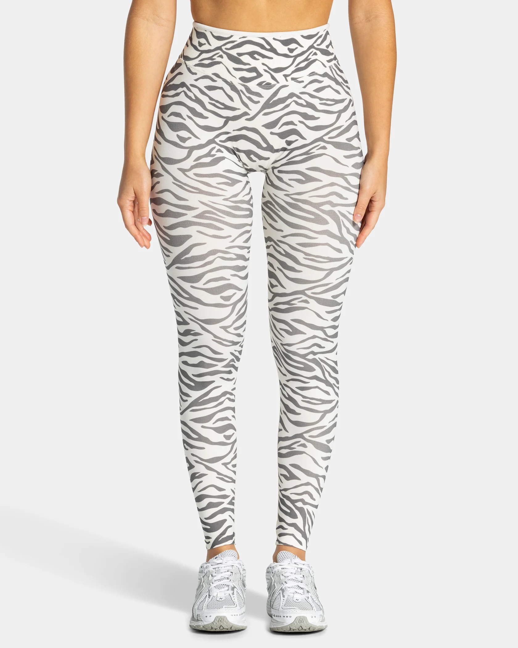Contrastline Sculpt Scrunch Leggings "Zebra Off White" - Image 2