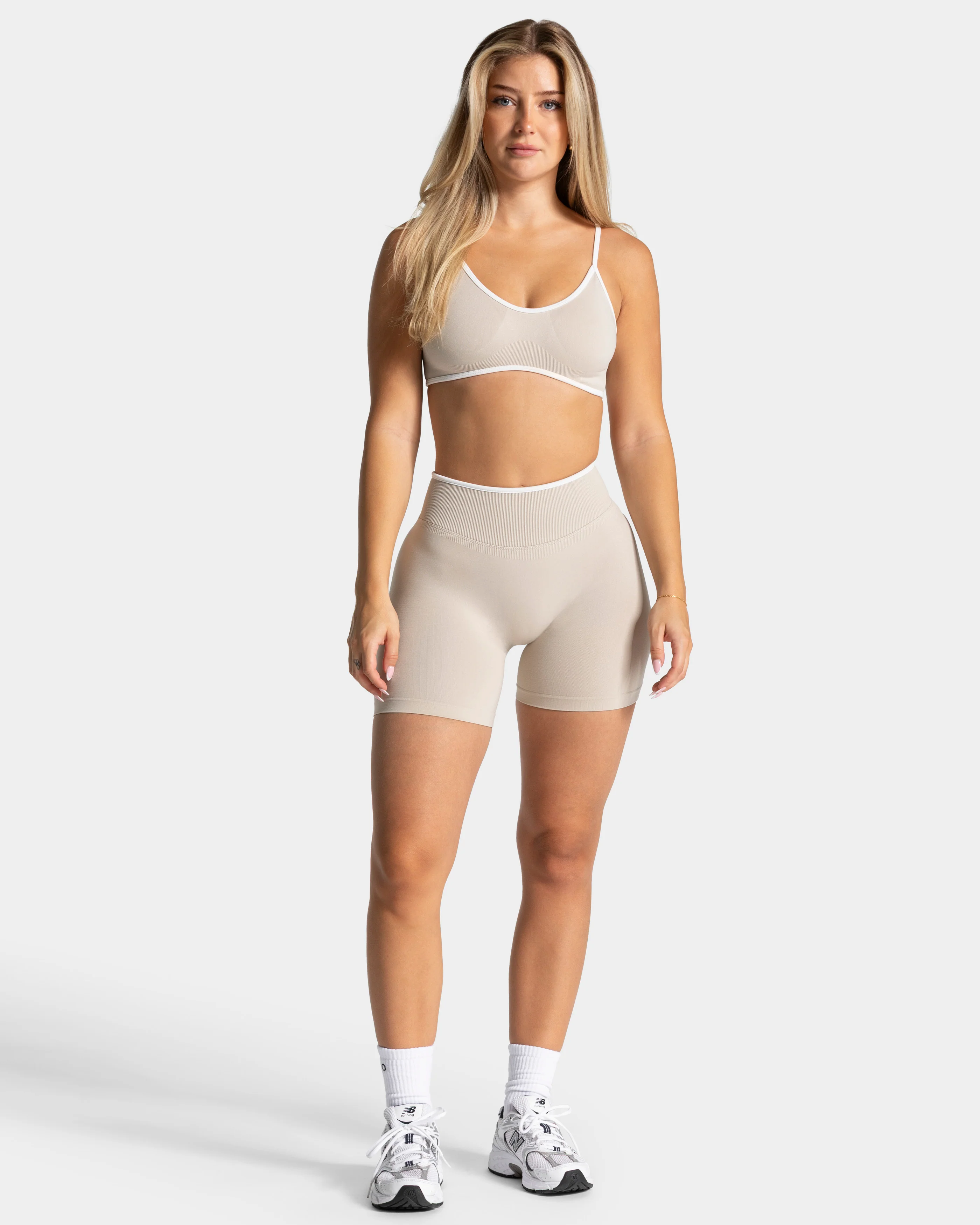 Contrastline Sculpt Scrunch Shorts "Cream" - Image 3