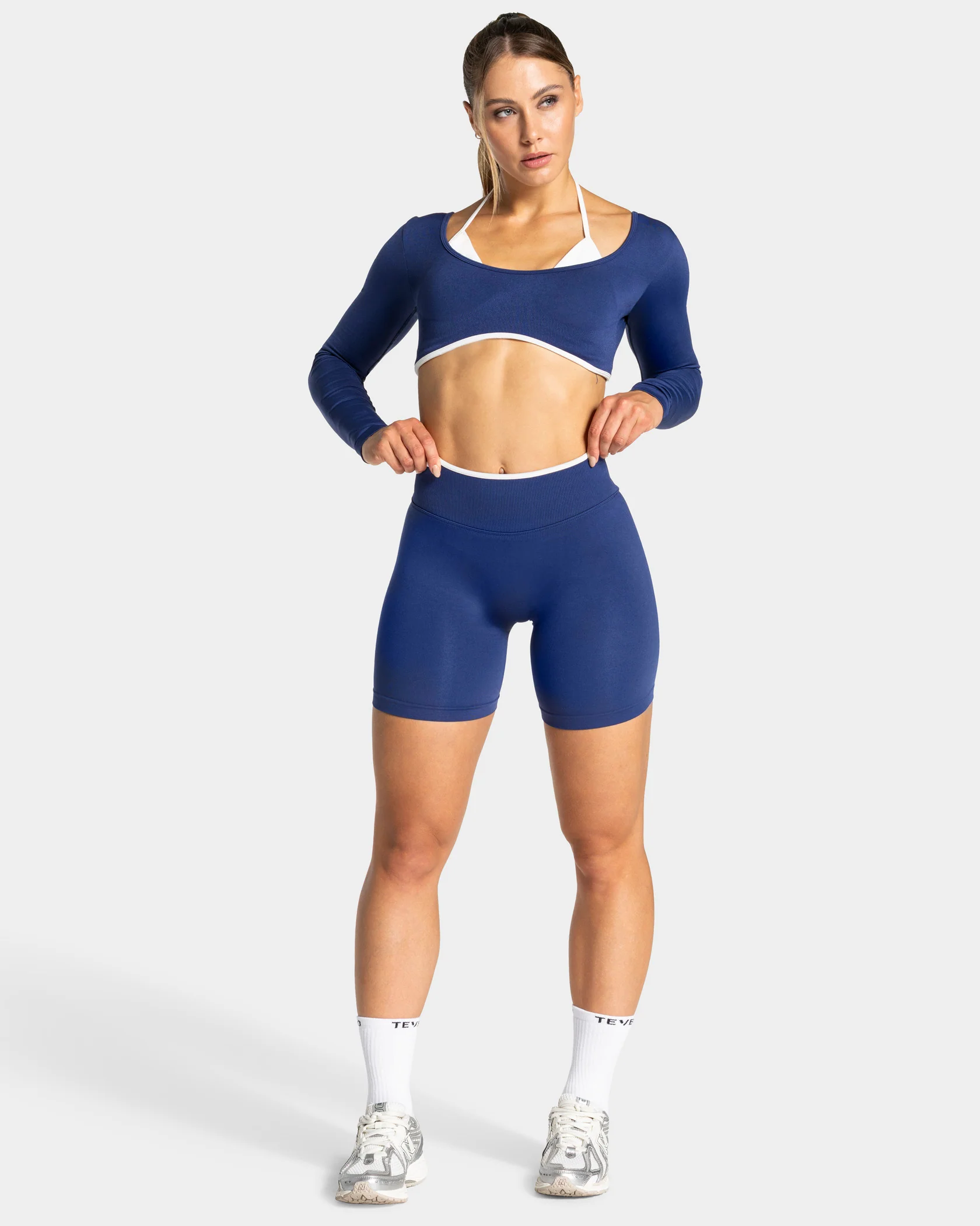 Contrastline Sculpt Scrunch Shorts "Indigo" - Image 3