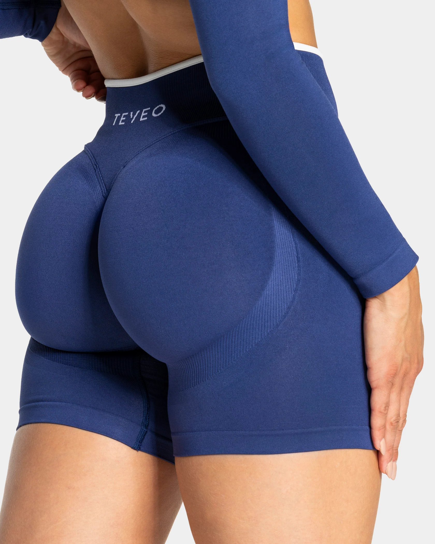 Contrastline Sculpt Scrunch Shorts "Indigo" - Image 4