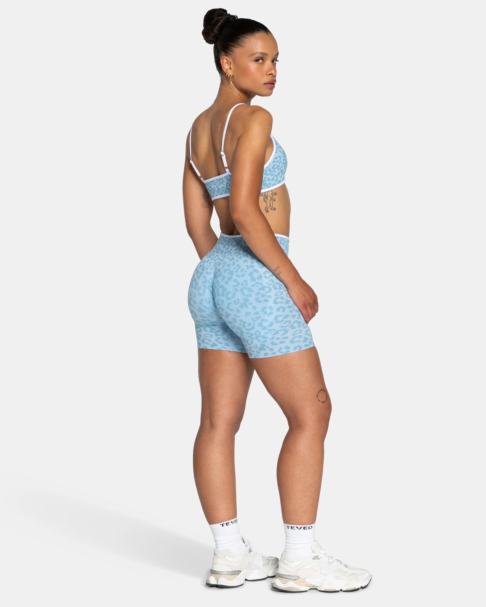 Contrastline Sculpt Scrunch Shorts "Leo Babyblau" - Image 5