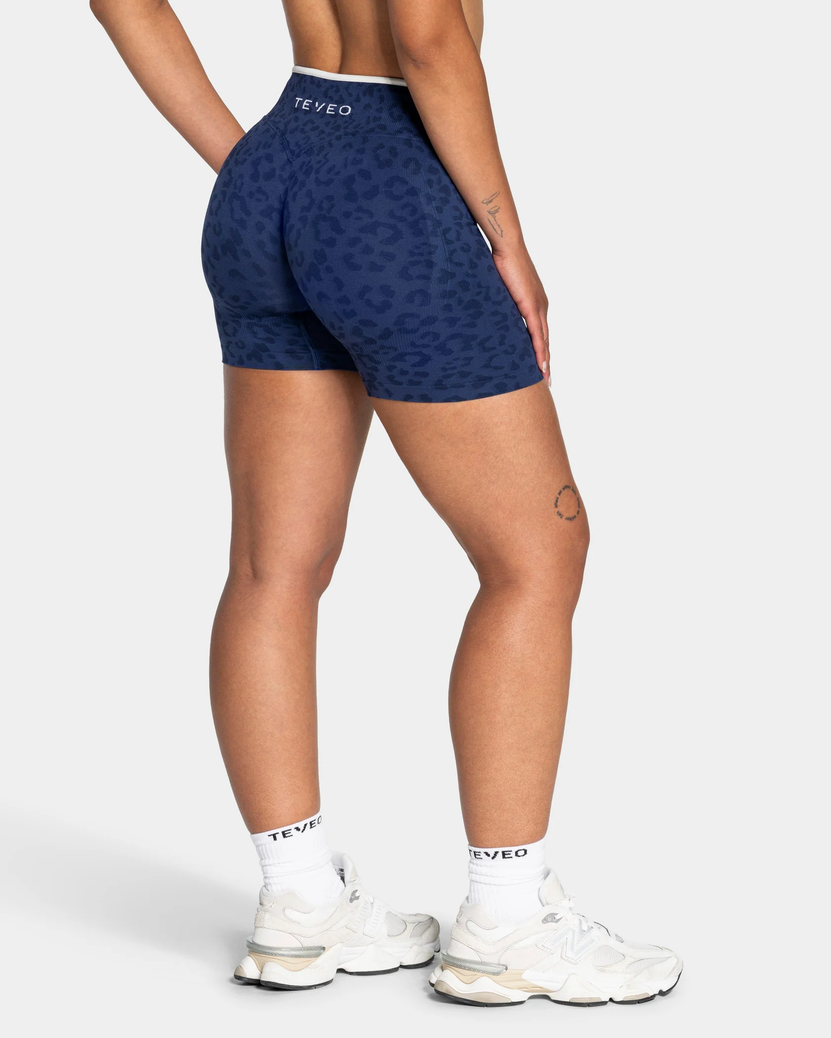 Contrastline Sculpt Scrunch Shorts "Leo Dunkelblau"