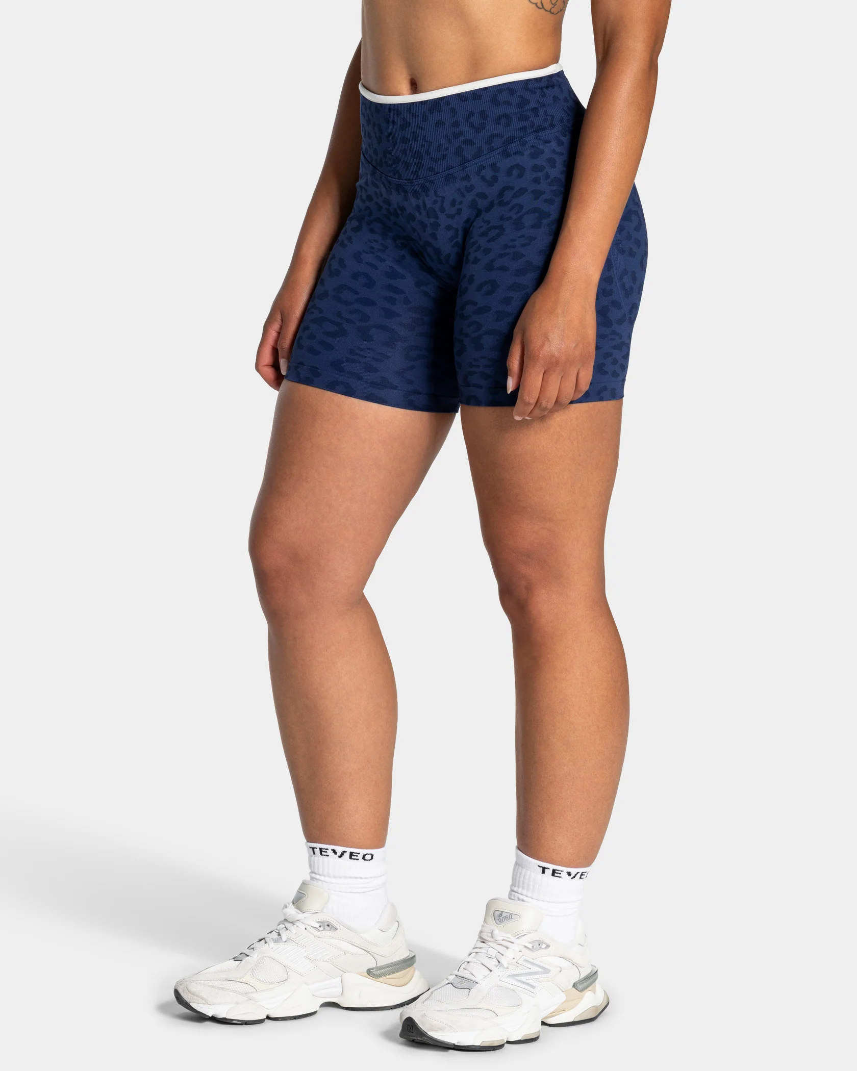 Contrastline Sculpt Scrunch Shorts "Leo Dunkelblau" - Image 2