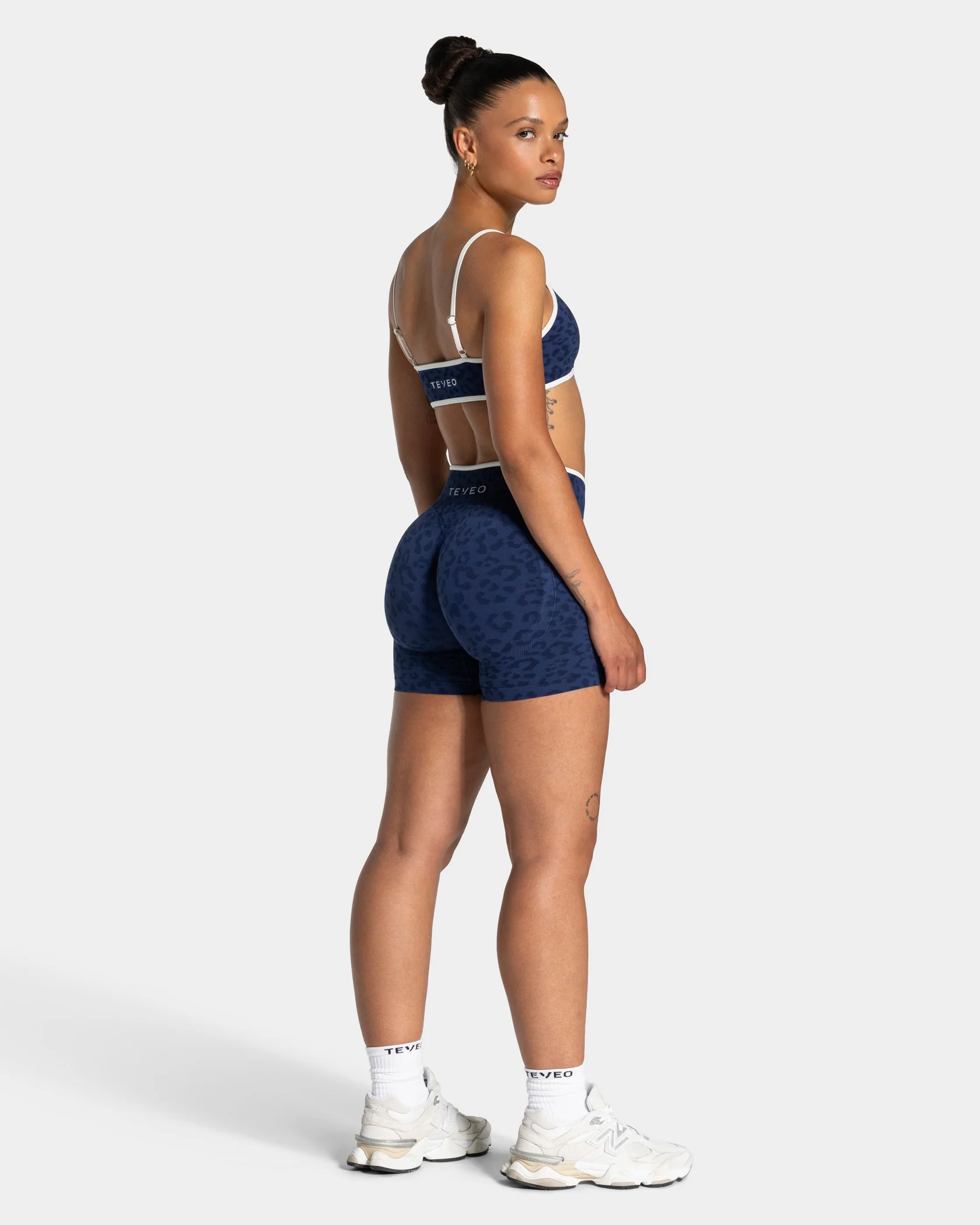 Contrastline Sculpt Scrunch Shorts "Leo Dunkelblau" - Image 5
